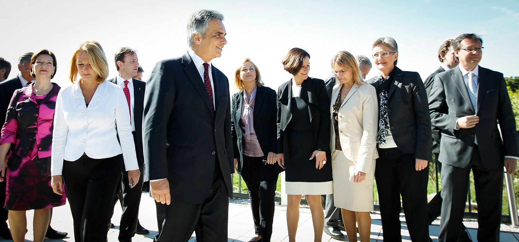 Am 27. April 2012 fand am Kahlenberg die Klausurtagung der Bundesregierung statt. Im Bild (v.l.n.r.) Frauenministerin Gabriele Heinisch-Hosek, Verkehrsministerin Doris Bures, Landwirtschaftsminister Nikolaus Berlakovich, Bundeskanzler Werner Faymann, Finanzministerin Maria Fekter, Innenministerin Johanna Mikl-Leitner, Justizministerin Beatrix Karl, Unterrichtsministerin Claudia Schmied und Verteidigungsminister Norbert Darabos.