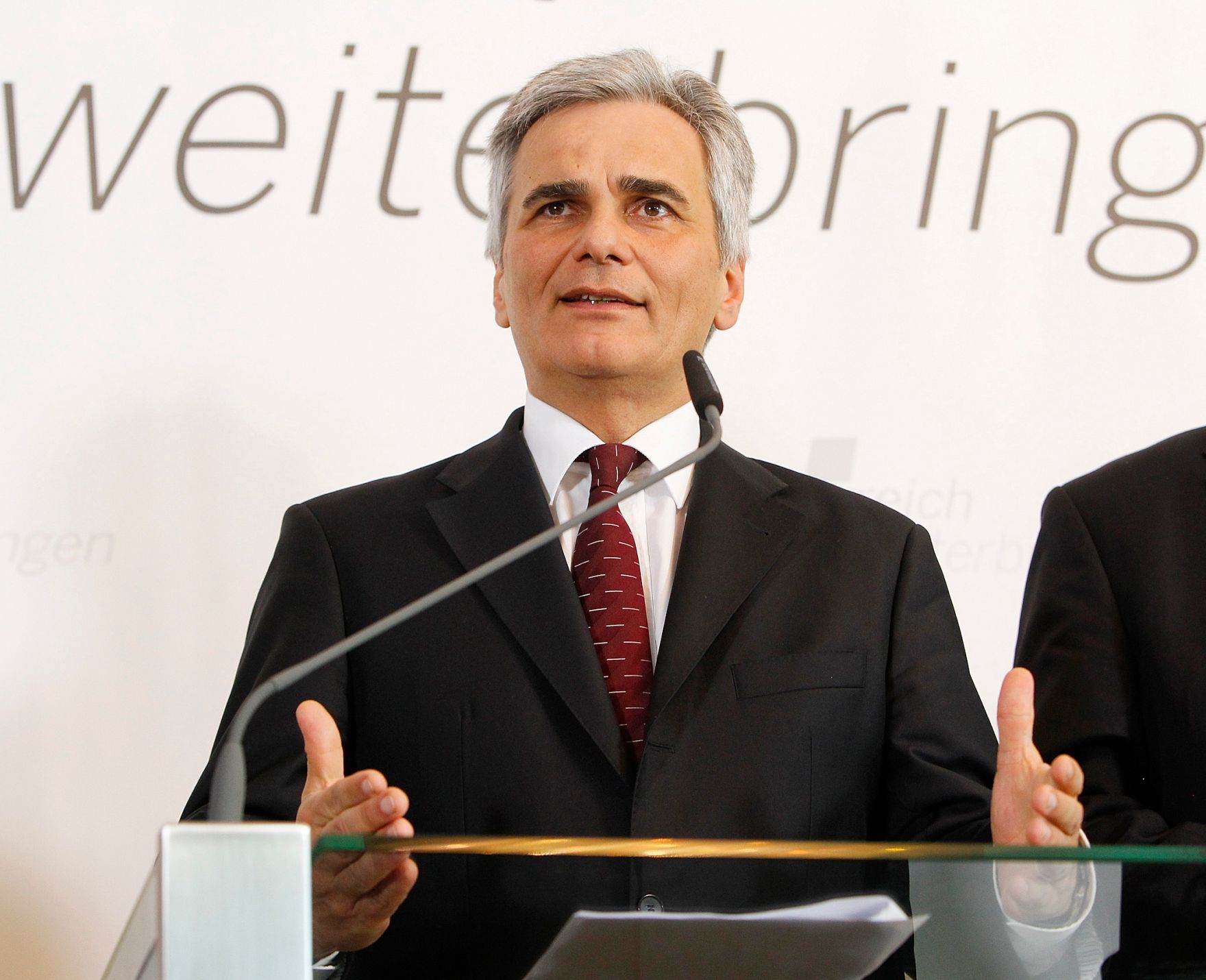 Am 27. April 2012 fand am Kahlenberg die Klausurtagung der Bundesregierung statt. Im Bild Bundeskanzler Werner Faymann bei der Pressekonferenz nach der Arbeitssitzung.