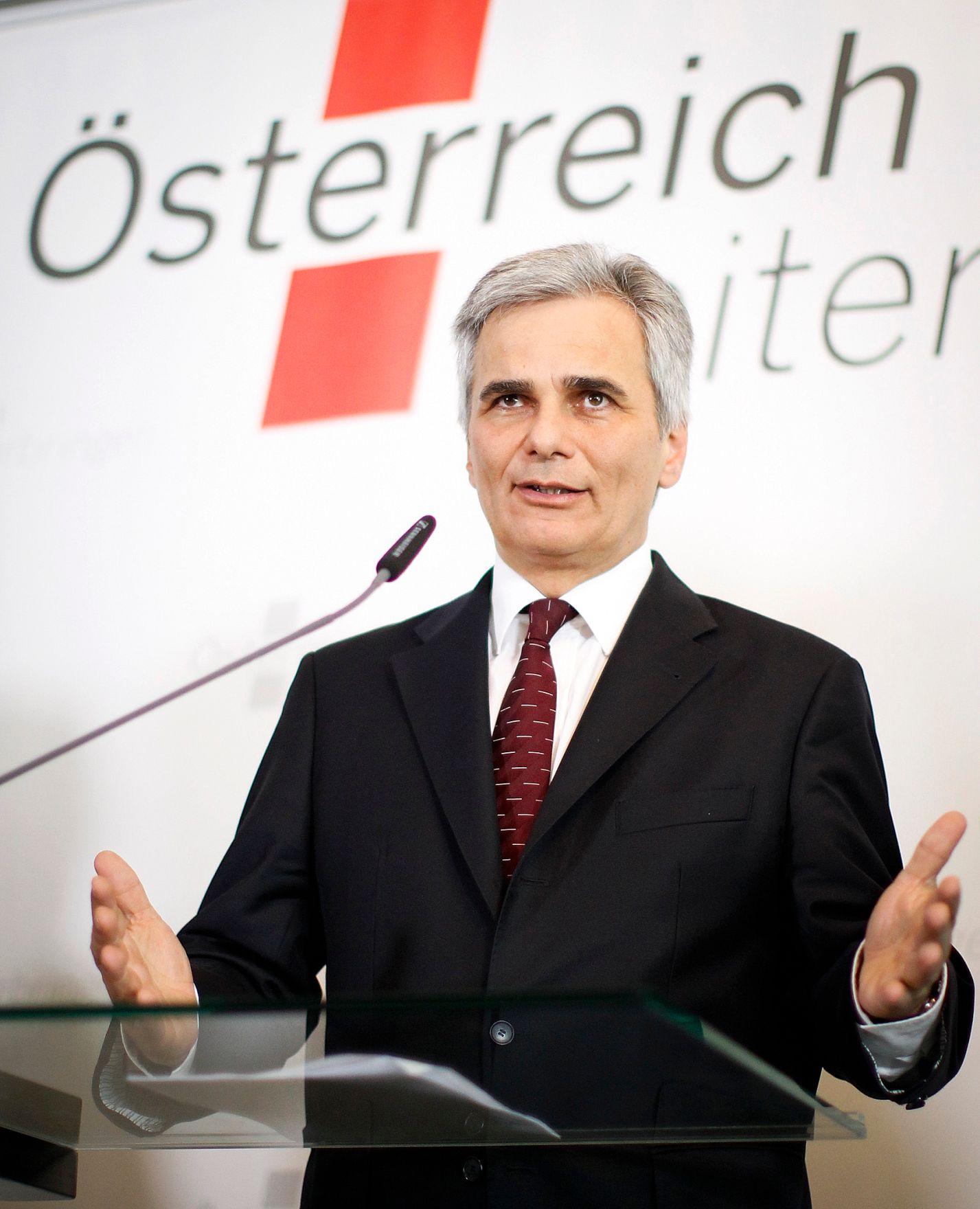 Am 27. April 2012 fand am Kahlenberg die Klausurtagung der Bundesregierung statt. Im Bild Bundeskanzler Werner Faymann bei der Pressekonferenz nach der Arbeitssitzung.