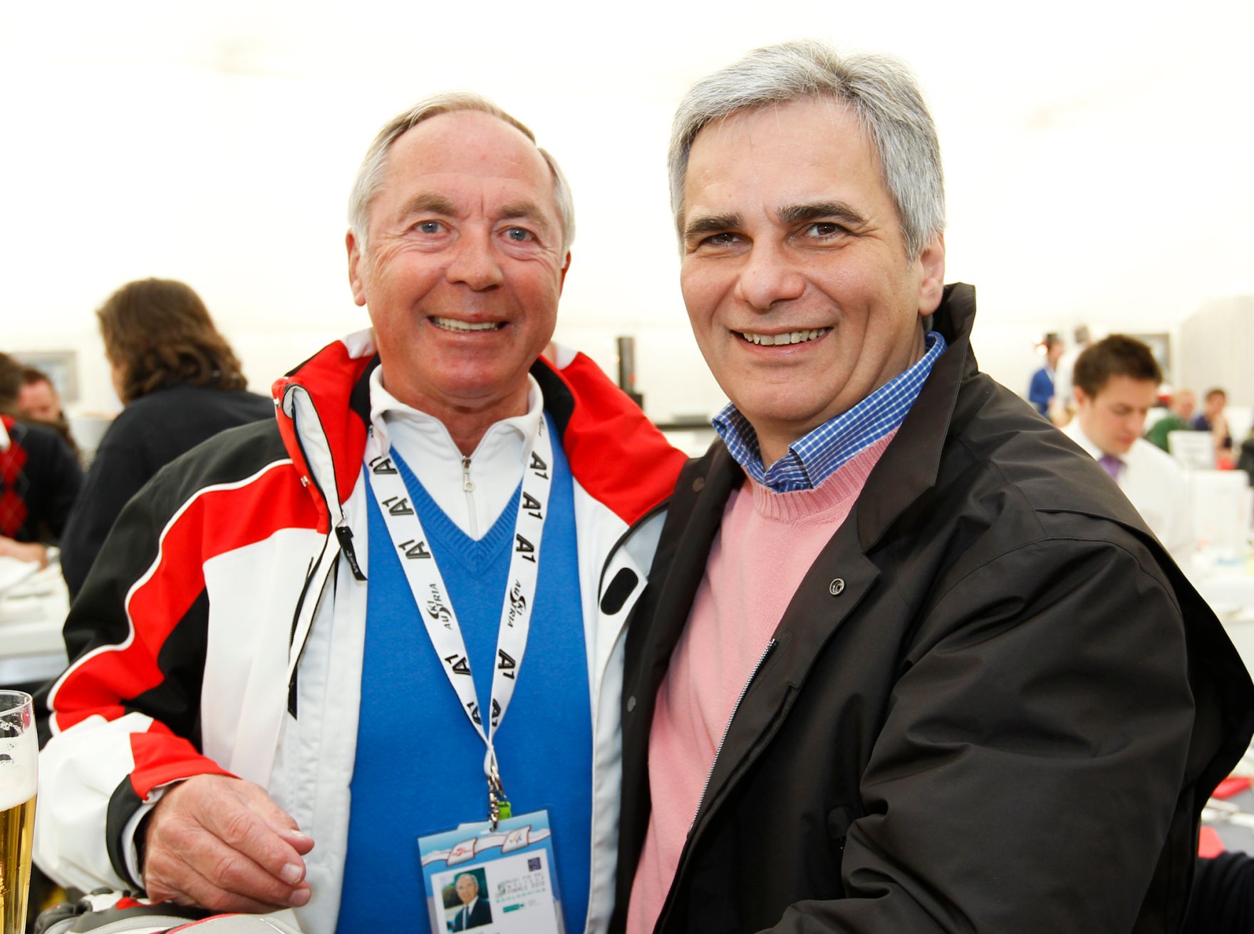 Im Anschluss an das Ski-Weltcup-Finale in Schladming am 14. M&auml;rz 2012 besuchte Bundeskanzler Werner Faymann (r.) einen Empfang des steirischen Landeshauptmanns Franz Voves in Rohrmoos-Untertal.