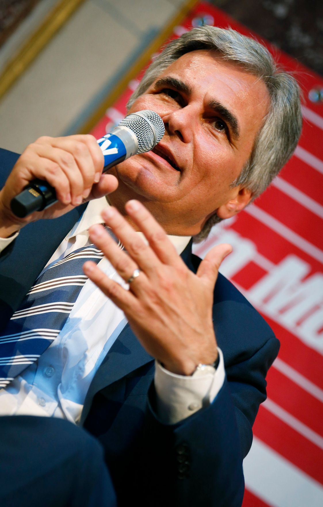 Am 17. Juni 2013 nahm Bundeskanzler Werner Faymann (im Bild) gemeinsam mit dem Gouverneur der &Ouml;sterreichischen Nationalbank Ewald Nowotny am "Heute-Talk" im Haus der Industrie teil.