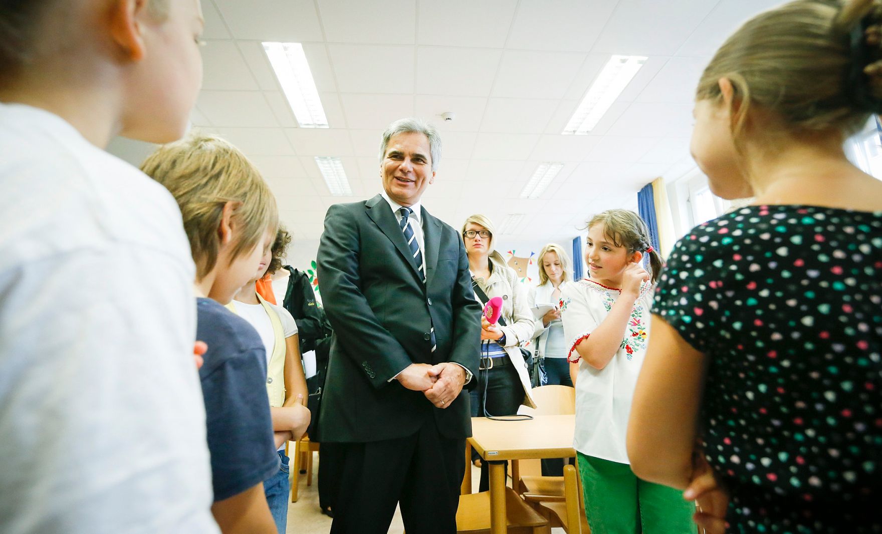 Am 26. Juni 2013 besuchte Bundeskanzler Werner Faymann gemeinsam mit Unterrichtsministerin Claudia Schmidt die Ganztagsvolksschule Zieglergasse 21 in Wien.