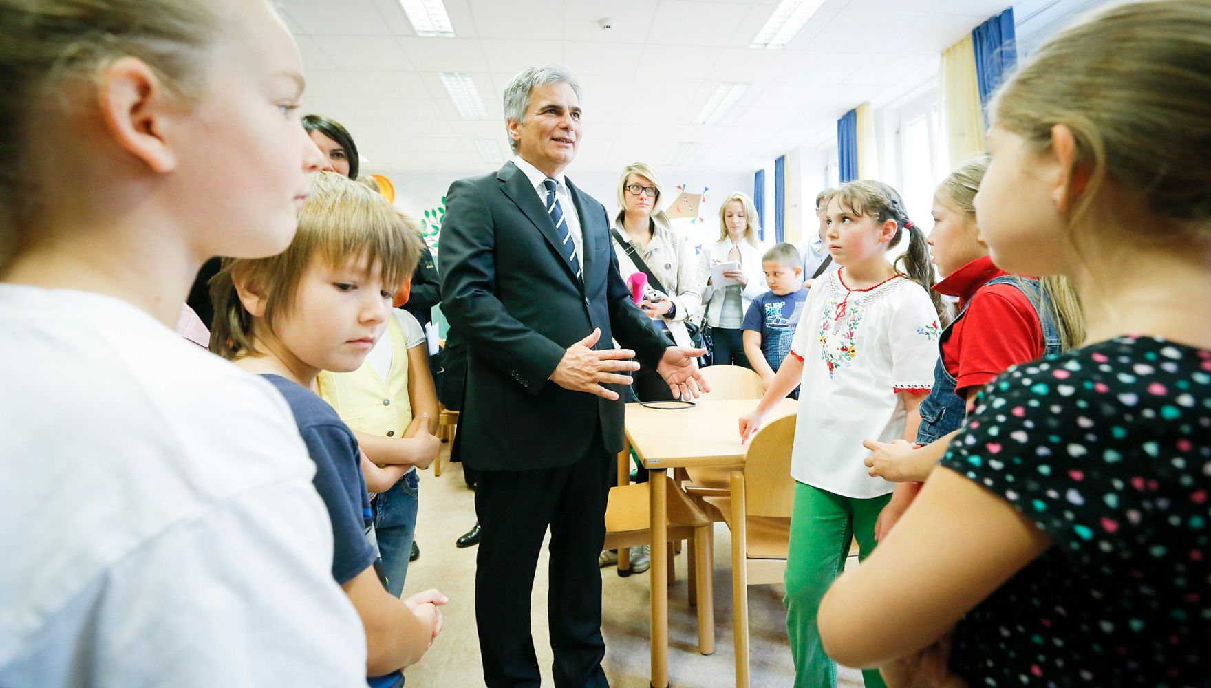 Am 26. Juni 2013 besuchte Bundeskanzler Werner Faymann gemeinsam mit Unterrichtsministerin Claudia Schmidt die Ganztagsvolksschule Zieglergasse 21 in Wien.
