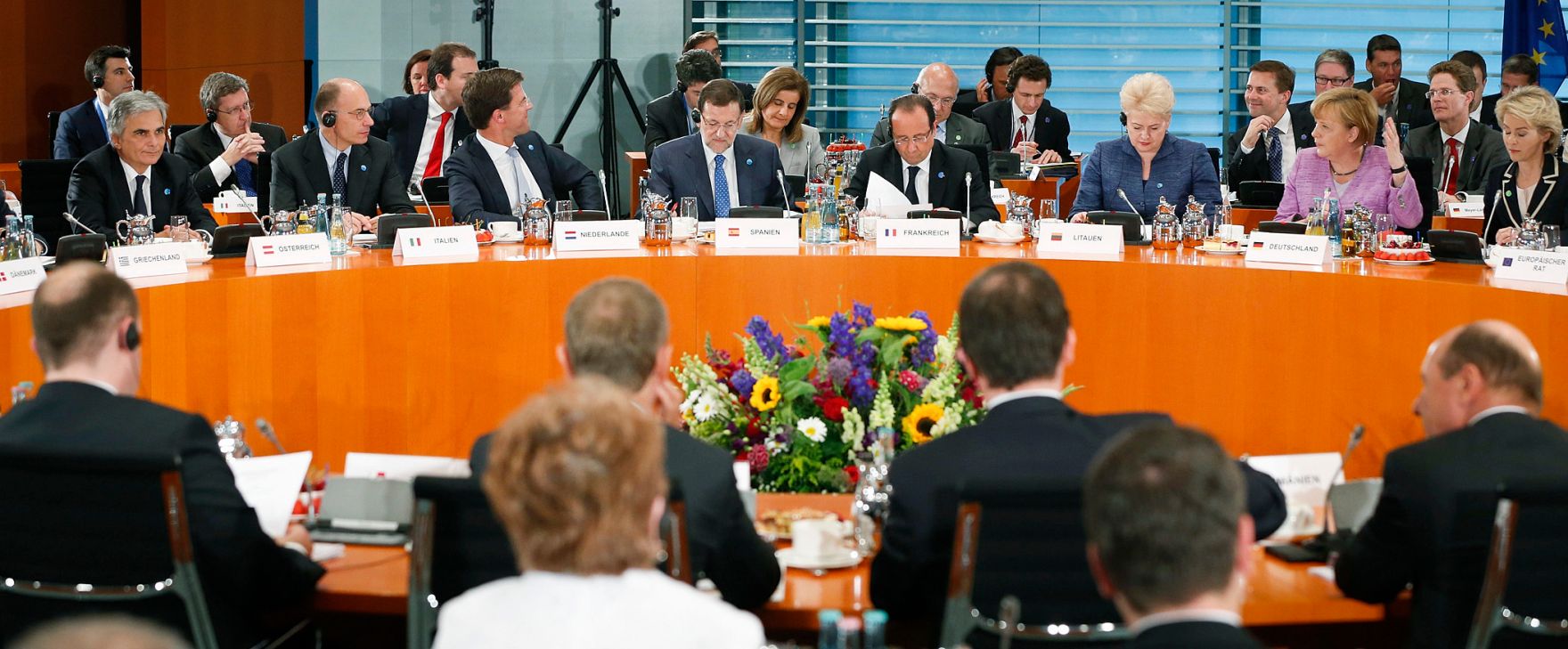Am 3. Juli 2013 nahm Bundeskanzler Werner Faymann auf Einladung seiner deutschen Amtskollegin Bundeskanzlerin Angela Merkel an der Konferenz zur F&ouml;rderung der Jugendbesch&auml;ftigung in Berlin teil.
