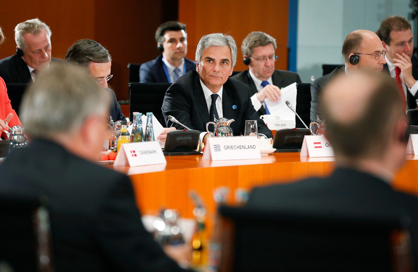 Am 3. Juli 2013 nahm Bundeskanzler Werner Faymann auf Einladung seiner deutschen Amtskollegin Bundeskanzlerin Angela Merkel an der Konferenz zur F&ouml;rderung der Jugendbesch&auml;ftigung in Berlin teil.
