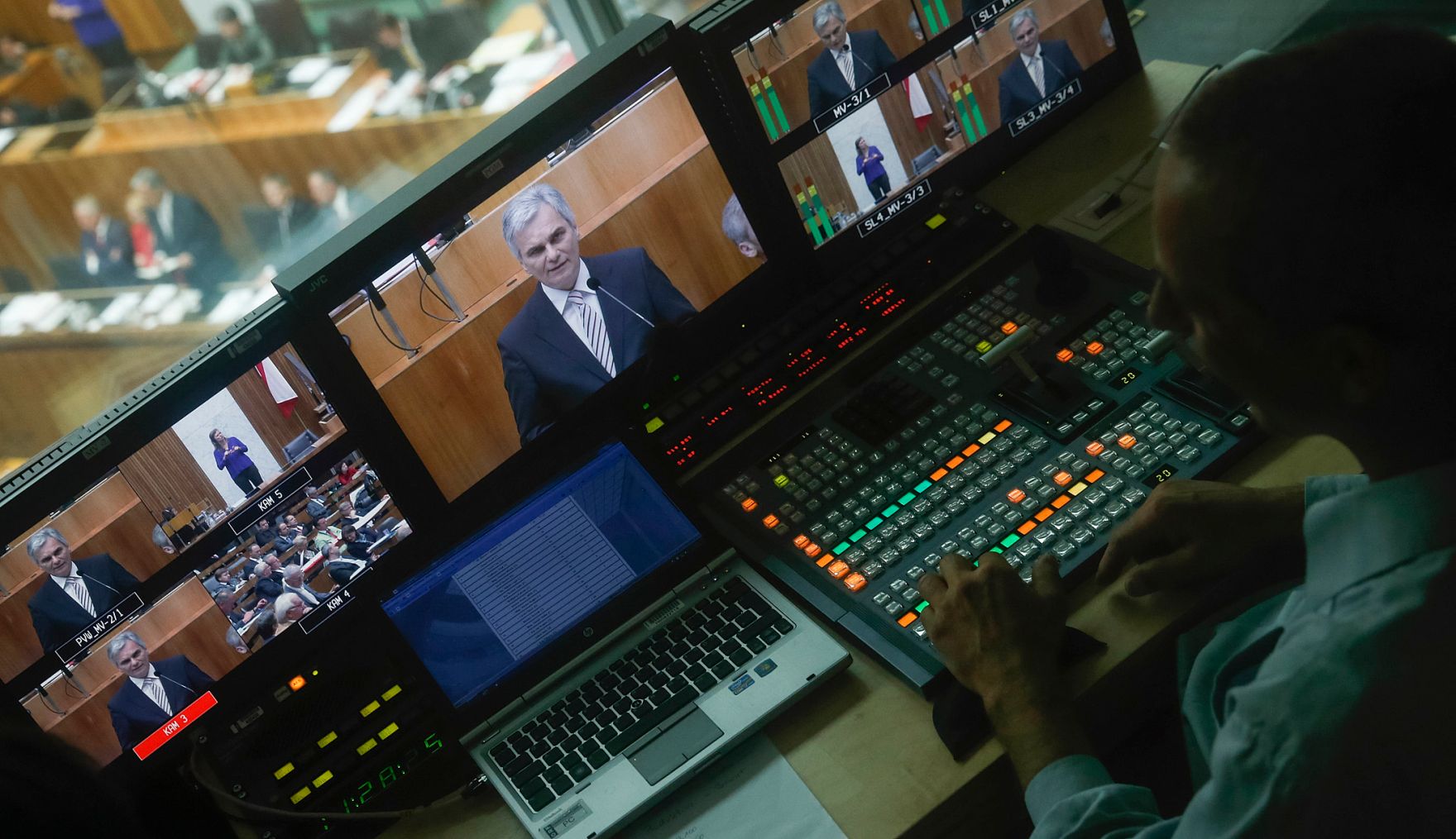 Am 25. September 2013 beantwortete Bundeskanzler Werner Faymann bei der Nationalratssitzung im Parlament eine Dringliche Anfrage zum Thema Direkte Demokratie.