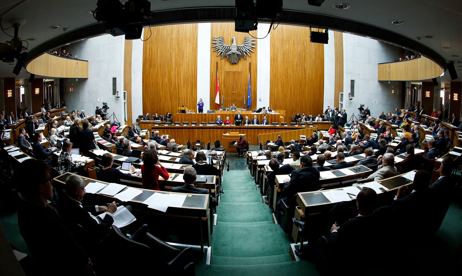 Am 25. September 2013 beantwortete Bundeskanzler Werner Faymann bei der Nationalratssitzung im Parlament eine Dringliche Anfrage zum Thema Direkte Demokratie.