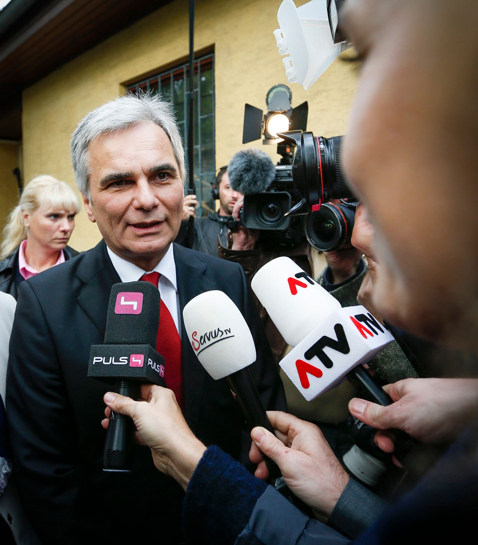 Am 29. September 2013 gab Bundeskanzler Werner Faymann seine Stimme zur Nationalratswahl 2013 ab.