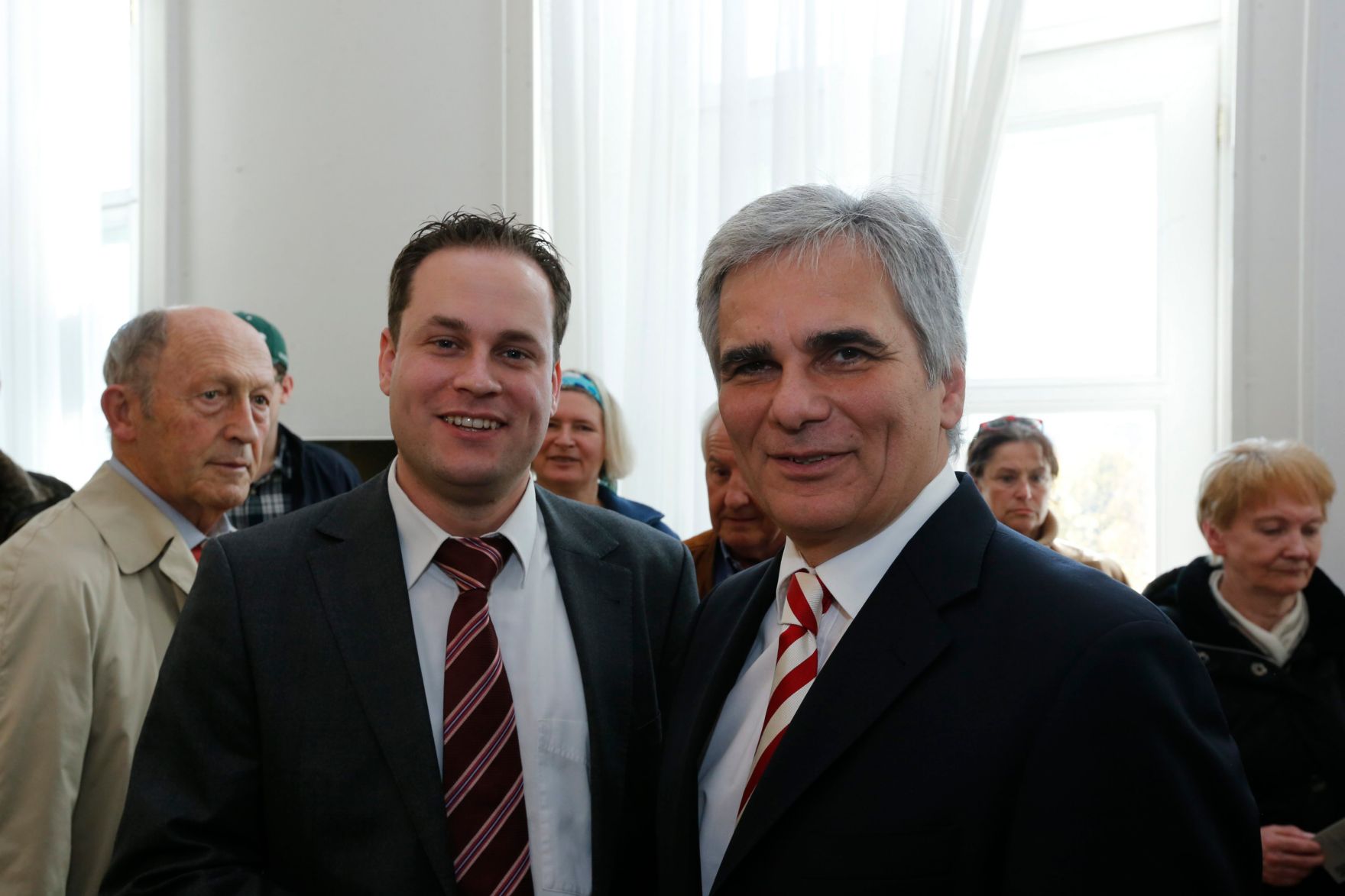 Am 26. Oktober 2013 empfing Bundeskanzler Werner Faymann im Rahmen des Nationalfeiertages Besucherinnen und Besucher im Bundeskanzleramt.