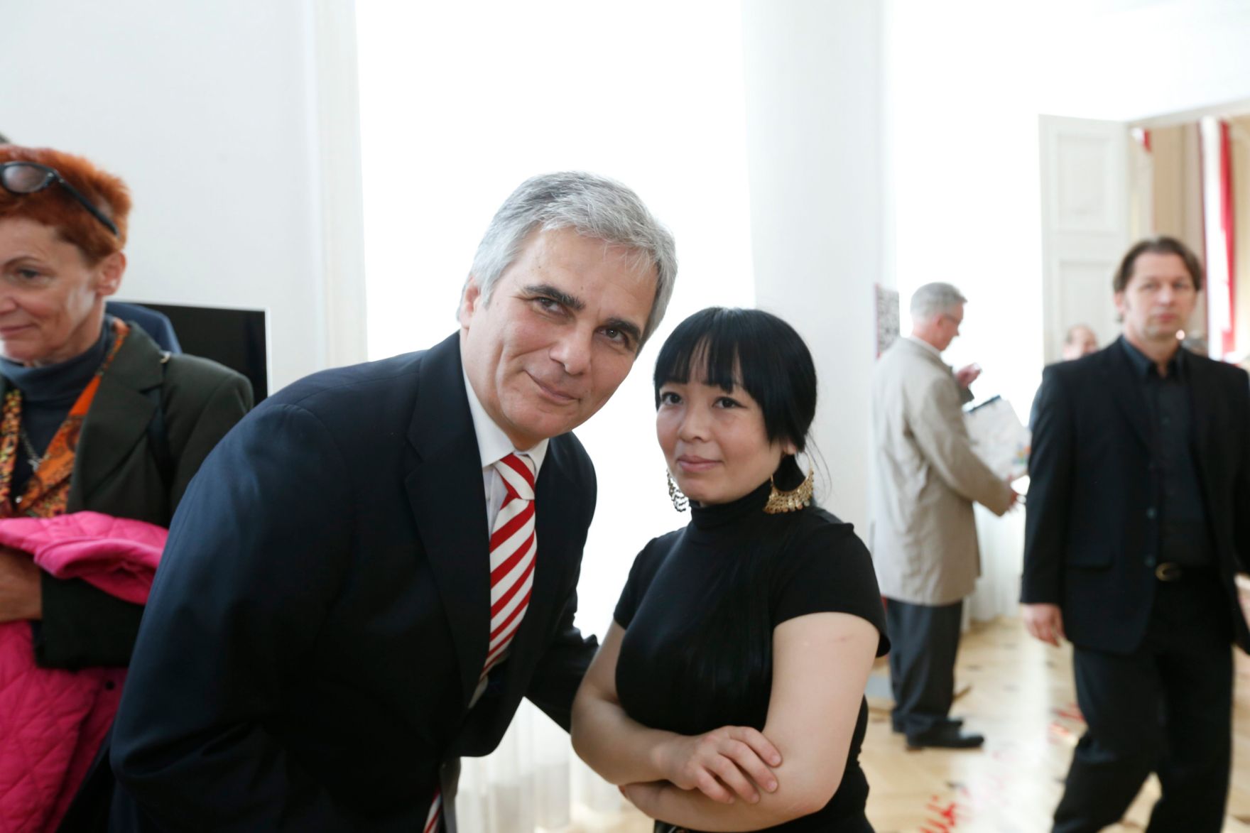 Am 26. Oktober 2013 empfing Bundeskanzler Werner Faymann im Rahmen des Nationalfeiertages Besucherinnen und Besucher im Bundeskanzleramt.