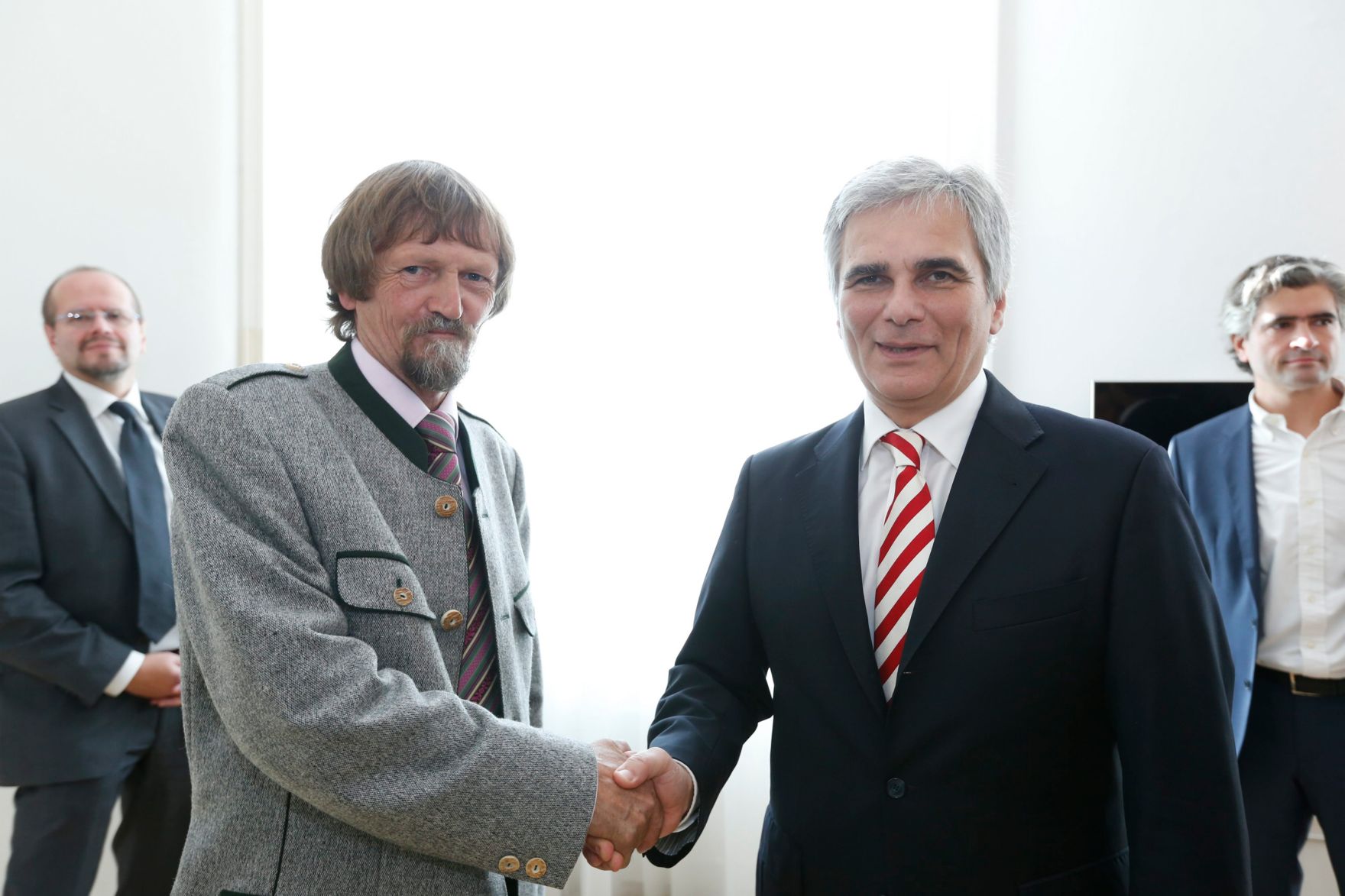 Am 26. Oktober 2013 empfing Bundeskanzler Werner Faymann im Rahmen des Nationalfeiertages Besucherinnen und Besucher im Bundeskanzleramt.