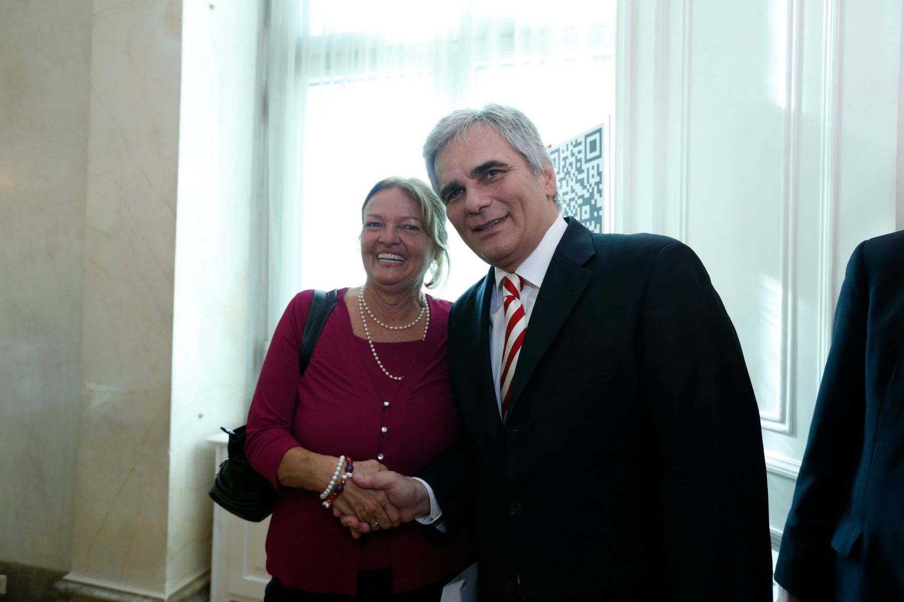 Am 26. Oktober 2013 empfing Bundeskanzler Werner Faymann im Rahmen des Nationalfeiertages Besucherinnen und Besucher im Bundeskanzleramt.