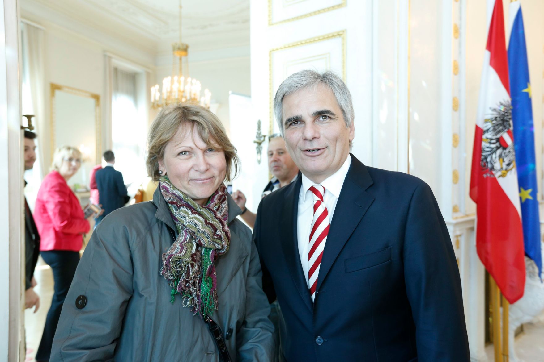Am 26. Oktober 2013 empfing Bundeskanzler Werner Faymann im Rahmen des Nationalfeiertages Besucherinnen und Besucher im Bundeskanzleramt.