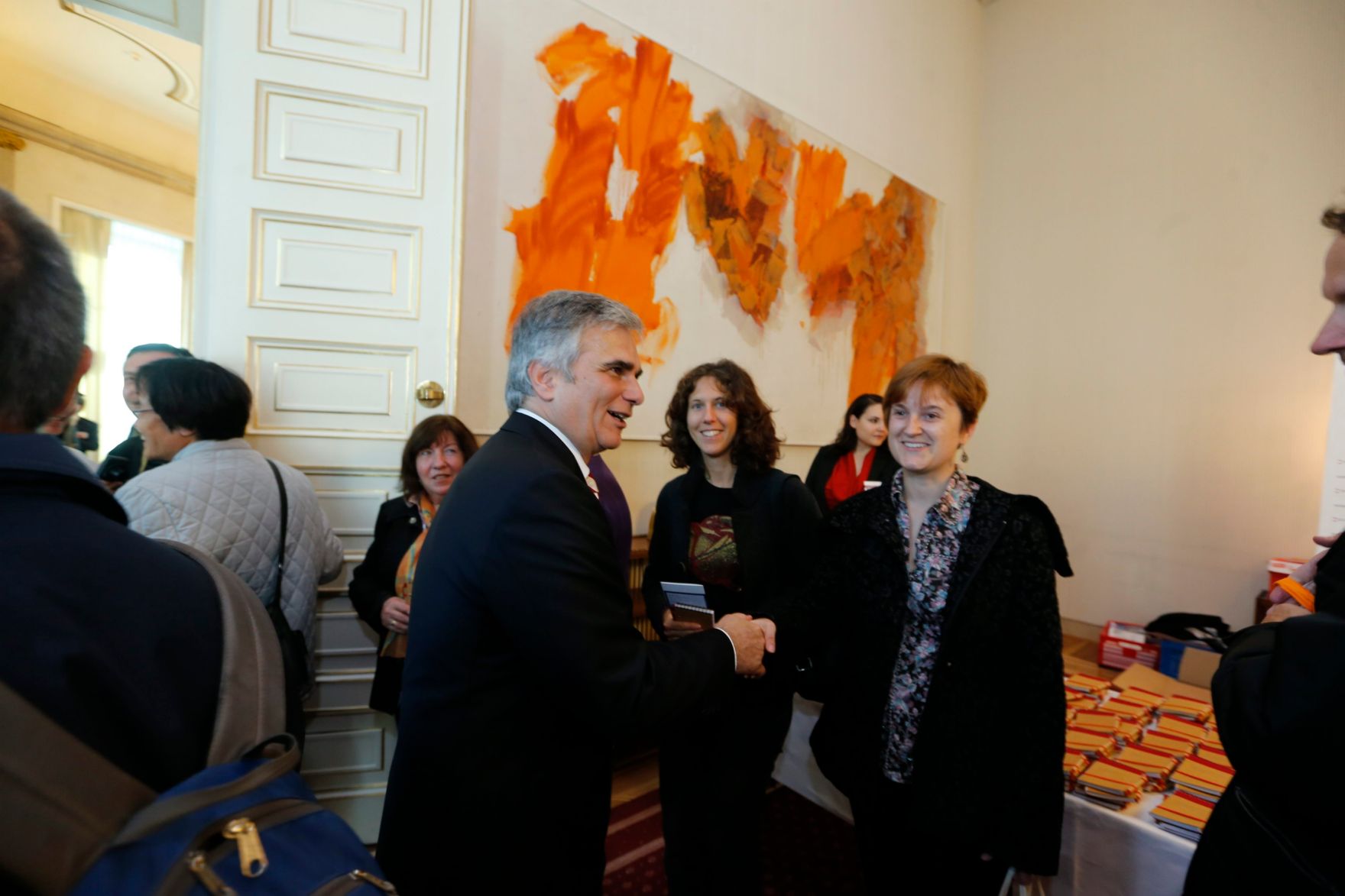 Am 26. Oktober 2013 empfing Bundeskanzler Werner Faymann im Rahmen des Nationalfeiertages Besucherinnen und Besucher im Bundeskanzleramt.