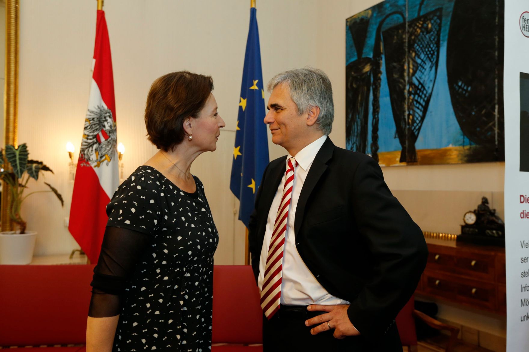 Am 26. Oktober 2013 empfing Bundeskanzler Werner Faymann im Rahmen des Nationalfeiertages Besucherinnen und Besucher im Bundeskanzleramt.