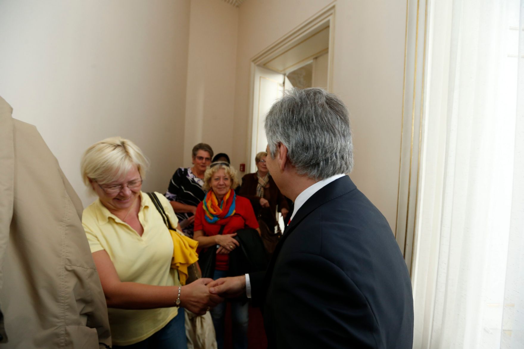 Am 26. Oktober 2013 empfing Bundeskanzler Werner Faymann im Rahmen des Nationalfeiertages Besucherinnen und Besucher im Bundeskanzleramt.