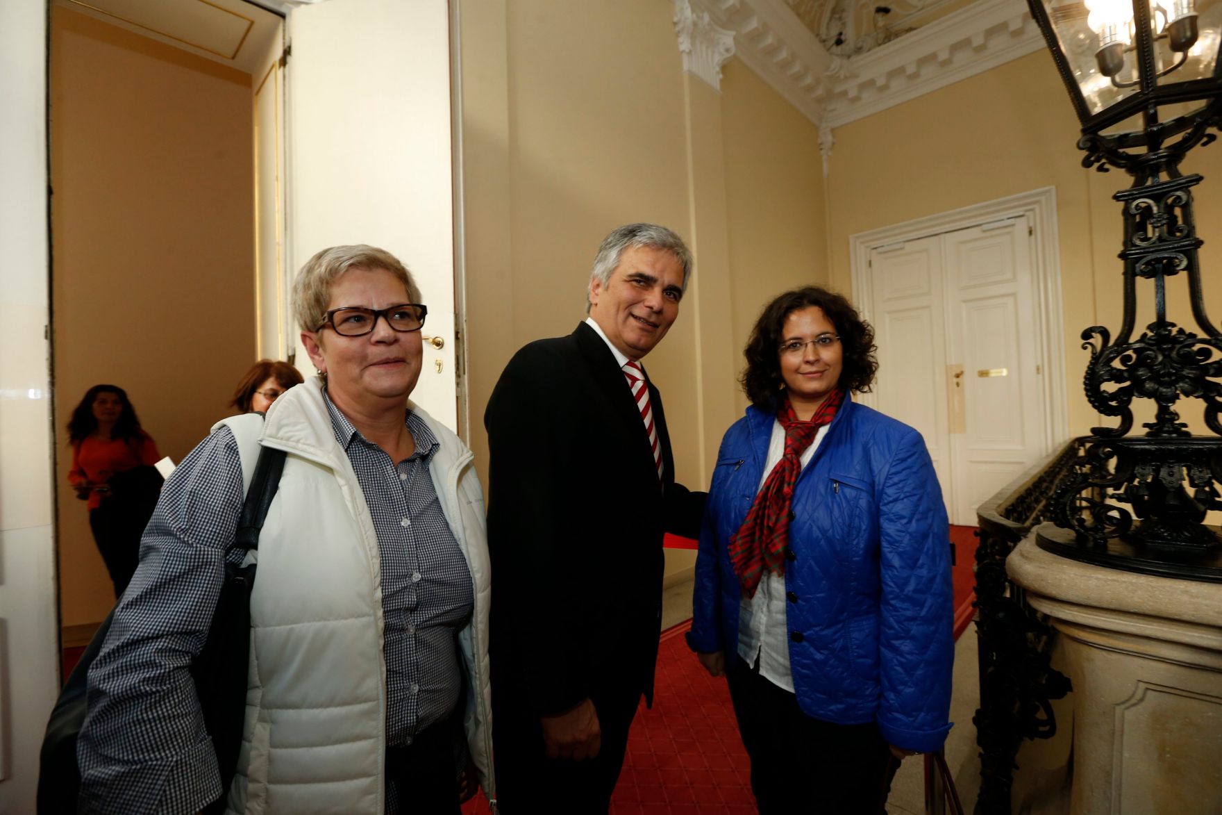 Am 26. Oktober 2013 empfing Bundeskanzler Werner Faymann im Rahmen des Nationalfeiertages Besucherinnen und Besucher im Bundeskanzleramt.