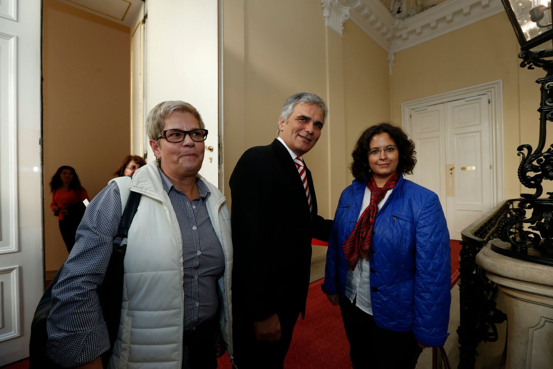 Am 26. Oktober 2013 empfing Bundeskanzler Werner Faymann im Rahmen des Nationalfeiertages Besucherinnen und Besucher im Bundeskanzleramt.