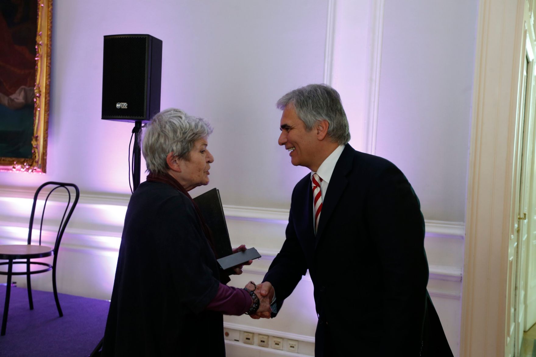 Am 26. Oktober 2013 empfing Bundeskanzler Werner Faymann im Rahmen des Nationalfeiertages Besucherinnen und Besucher im Bundeskanzleramt.
