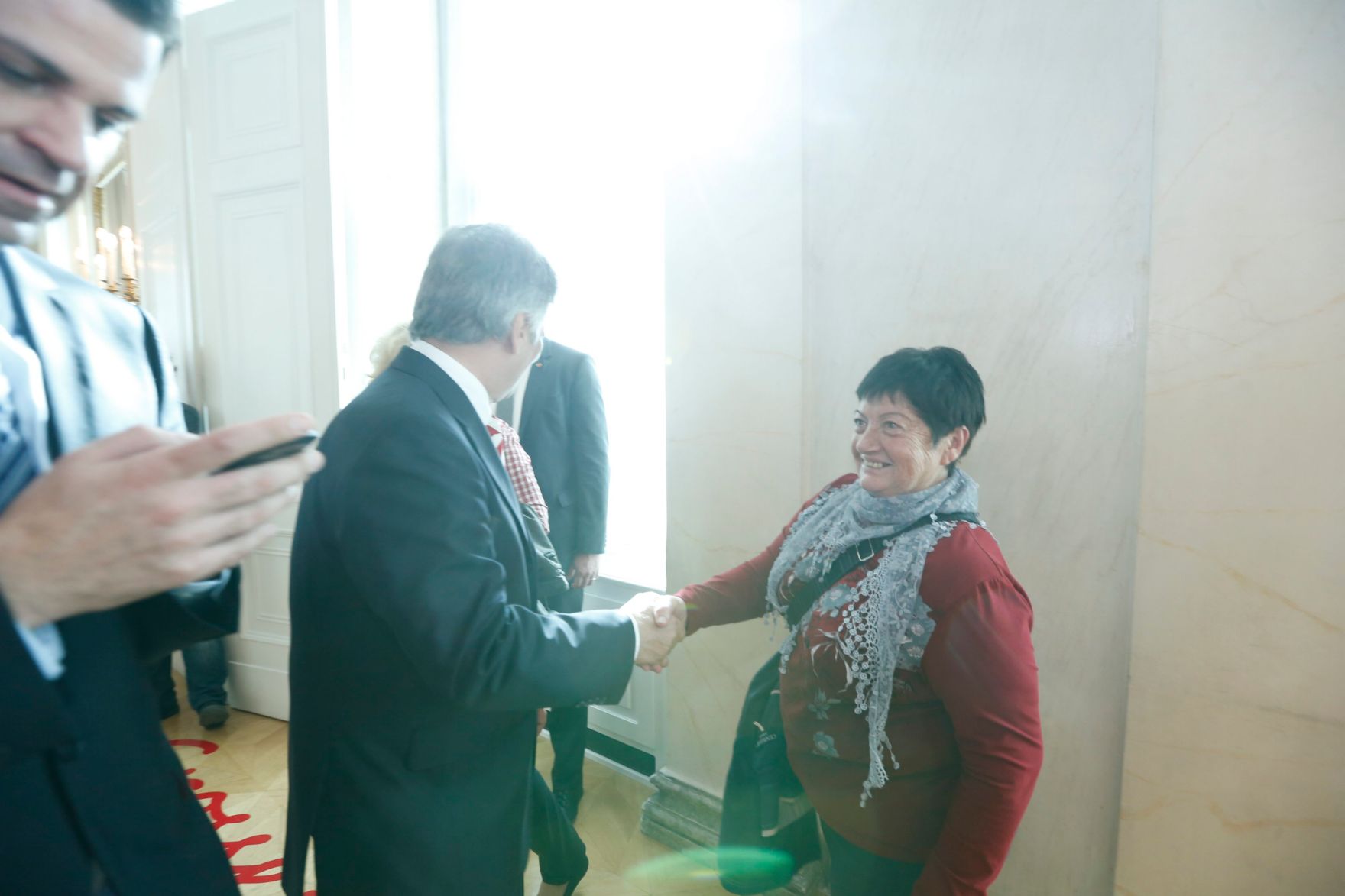 Am 26. Oktober 2013 empfing Bundeskanzler Werner Faymann im Rahmen des Nationalfeiertages Besucherinnen und Besucher im Bundeskanzleramt.