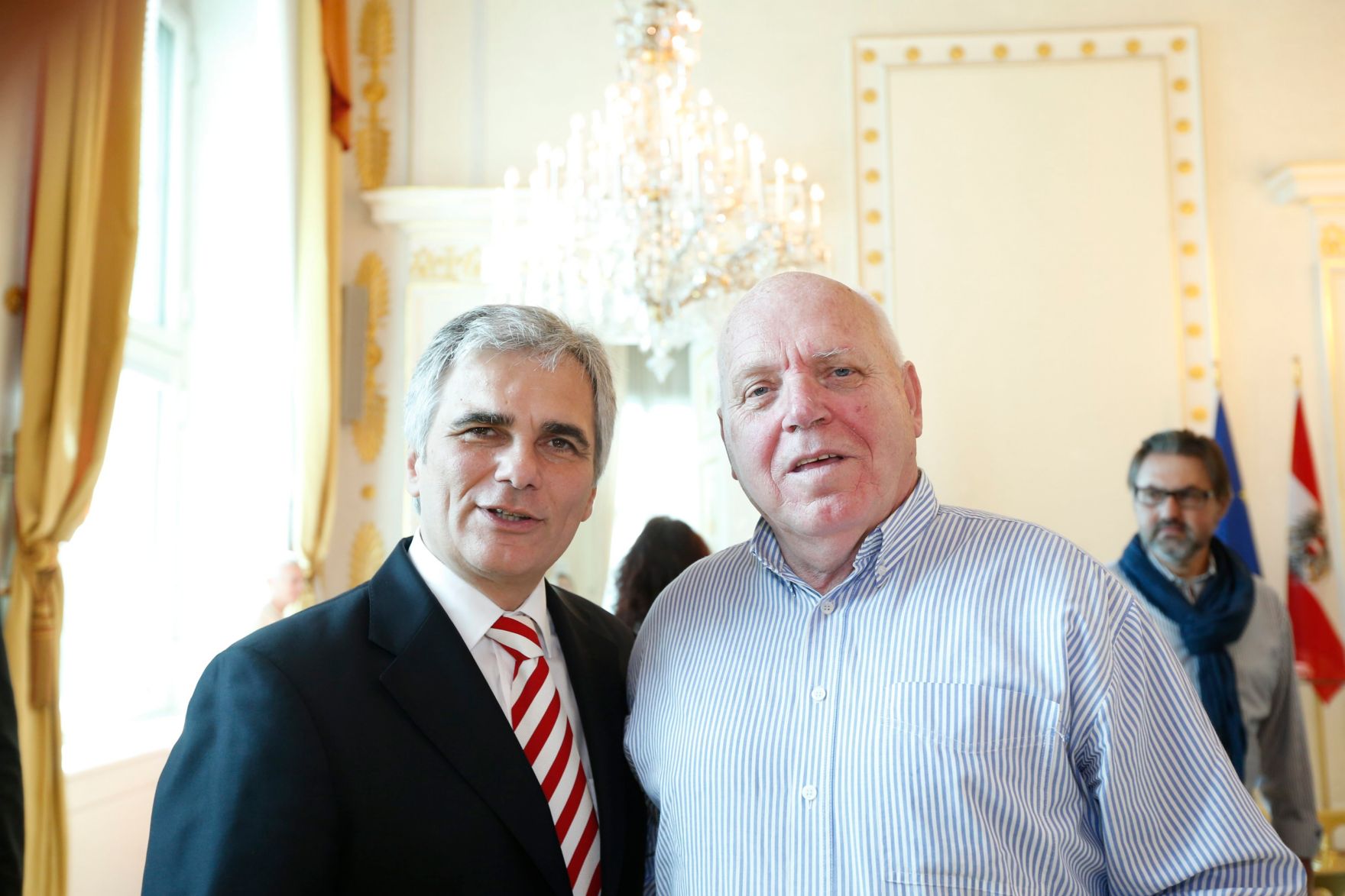 Am 26. Oktober 2013 empfing Bundeskanzler Werner Faymann im Rahmen des Nationalfeiertages Besucherinnen und Besucher im Bundeskanzleramt.