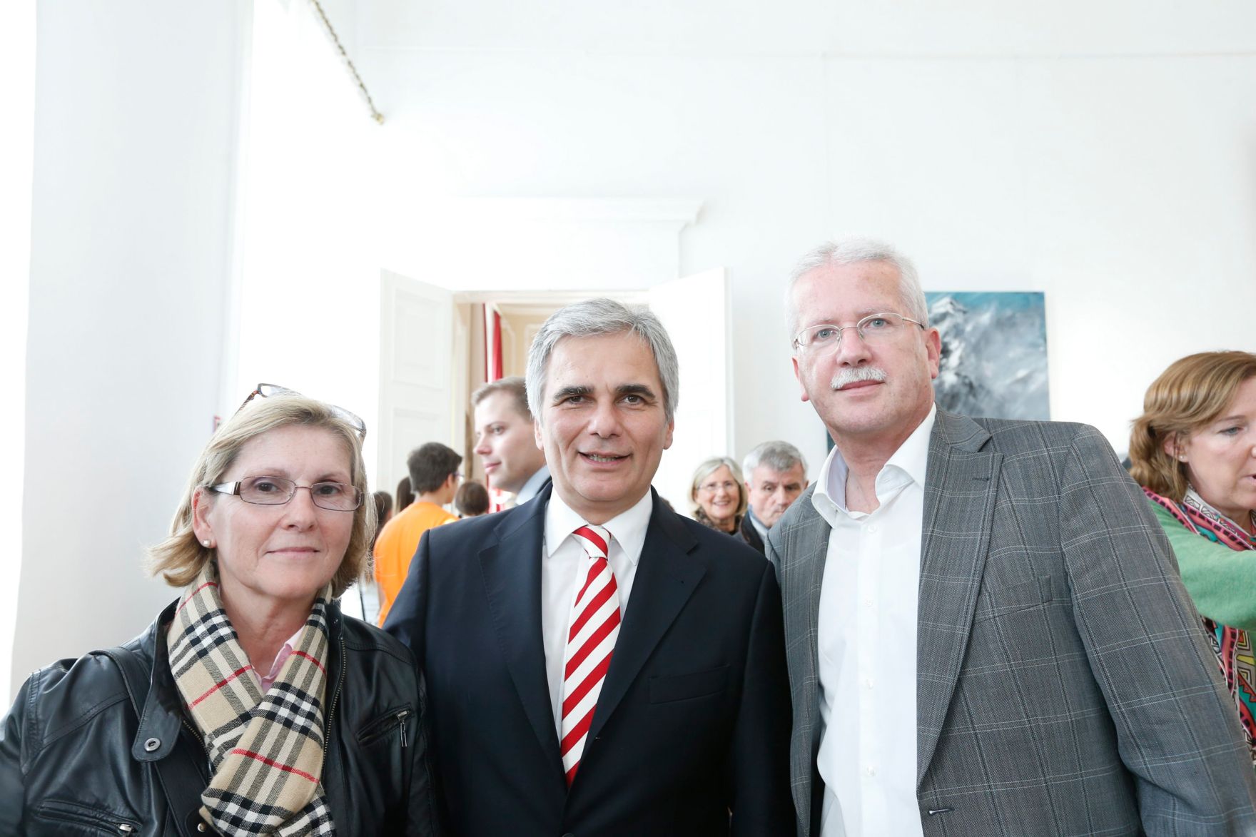 Am 26. Oktober 2013 empfing Bundeskanzler Werner Faymann im Rahmen des Nationalfeiertages Besucherinnen und Besucher im Bundeskanzleramt.