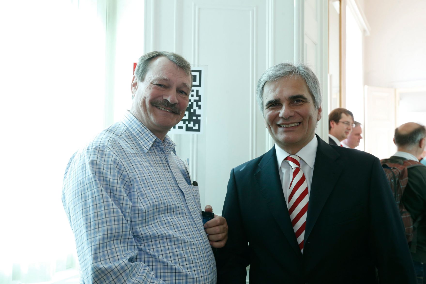 Am 26. Oktober 2013 empfing Bundeskanzler Werner Faymann im Rahmen des Nationalfeiertages Besucherinnen und Besucher im Bundeskanzleramt.