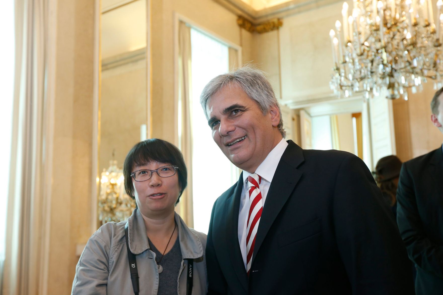 Am 26. Oktober 2013 empfing Bundeskanzler Werner Faymann im Rahmen des Nationalfeiertages Besucherinnen und Besucher im Bundeskanzleramt.