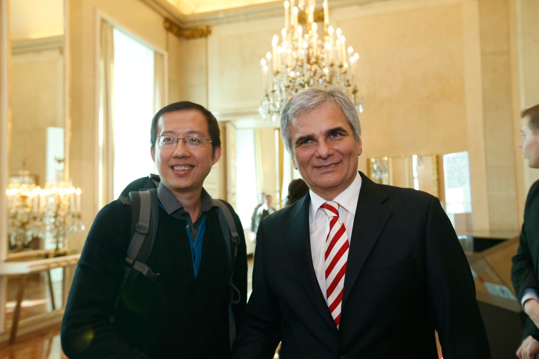 Am 26. Oktober 2013 empfing Bundeskanzler Werner Faymann im Rahmen des Nationalfeiertages Besucherinnen und Besucher im Bundeskanzleramt.
