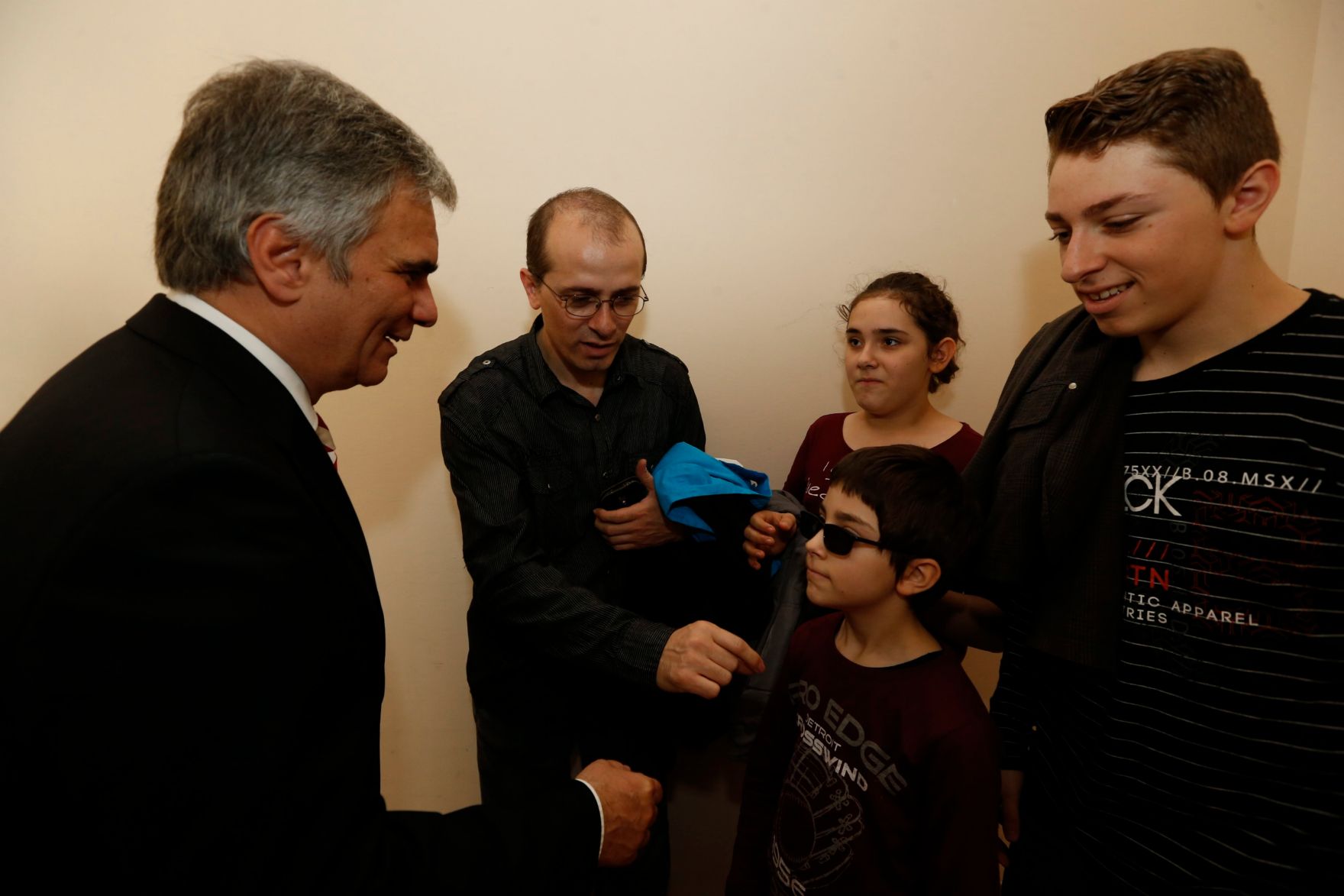 Am 26. Oktober 2013 empfing Bundeskanzler Werner Faymann im Rahmen des Nationalfeiertages Besucherinnen und Besucher im Bundeskanzleramt.