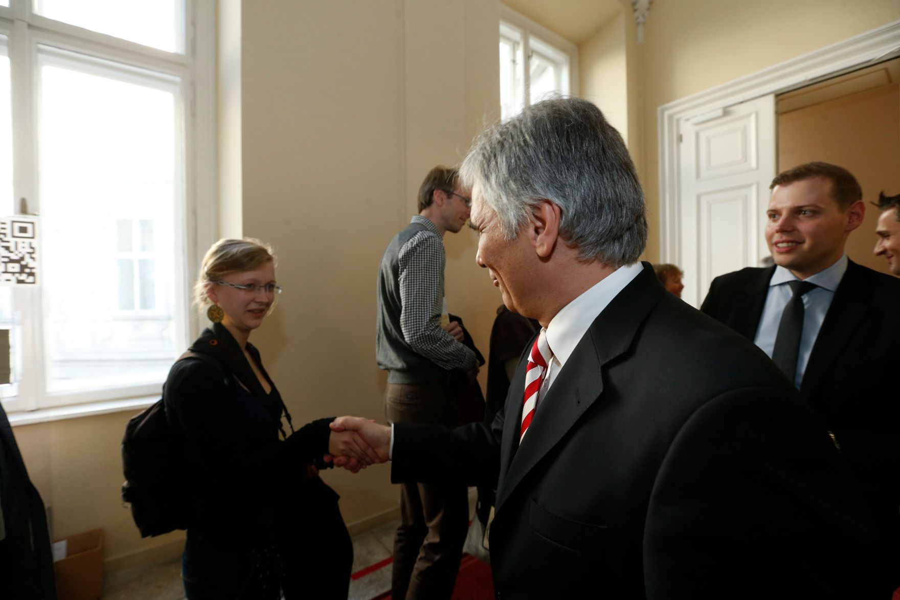 Am 26. Oktober 2013 empfing Bundeskanzler Werner Faymann im Rahmen des Nationalfeiertages Besucherinnen und Besucher im Bundeskanzleramt.