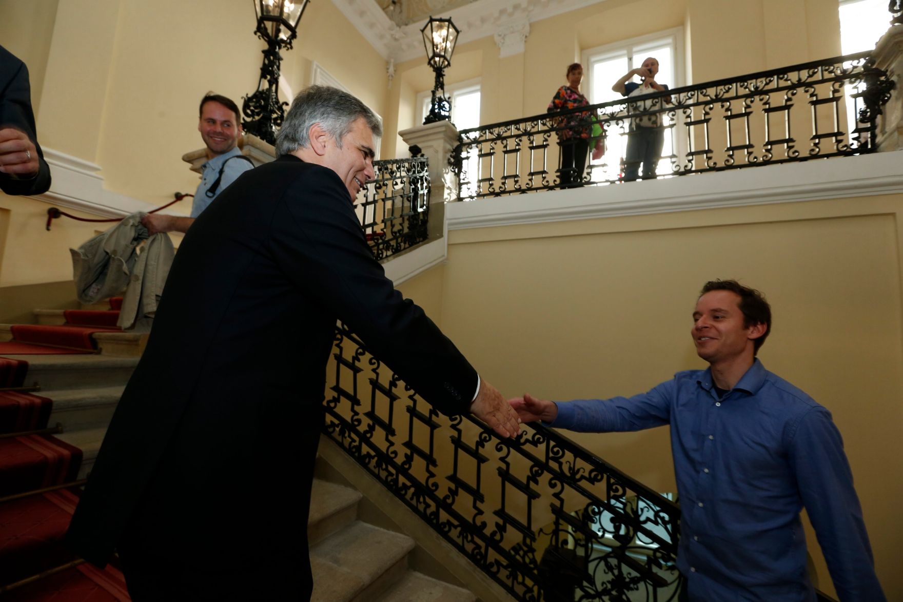 Am 26. Oktober 2013 empfing Bundeskanzler Werner Faymann im Rahmen des Nationalfeiertages Besucherinnen und Besucher im Bundeskanzleramt.
