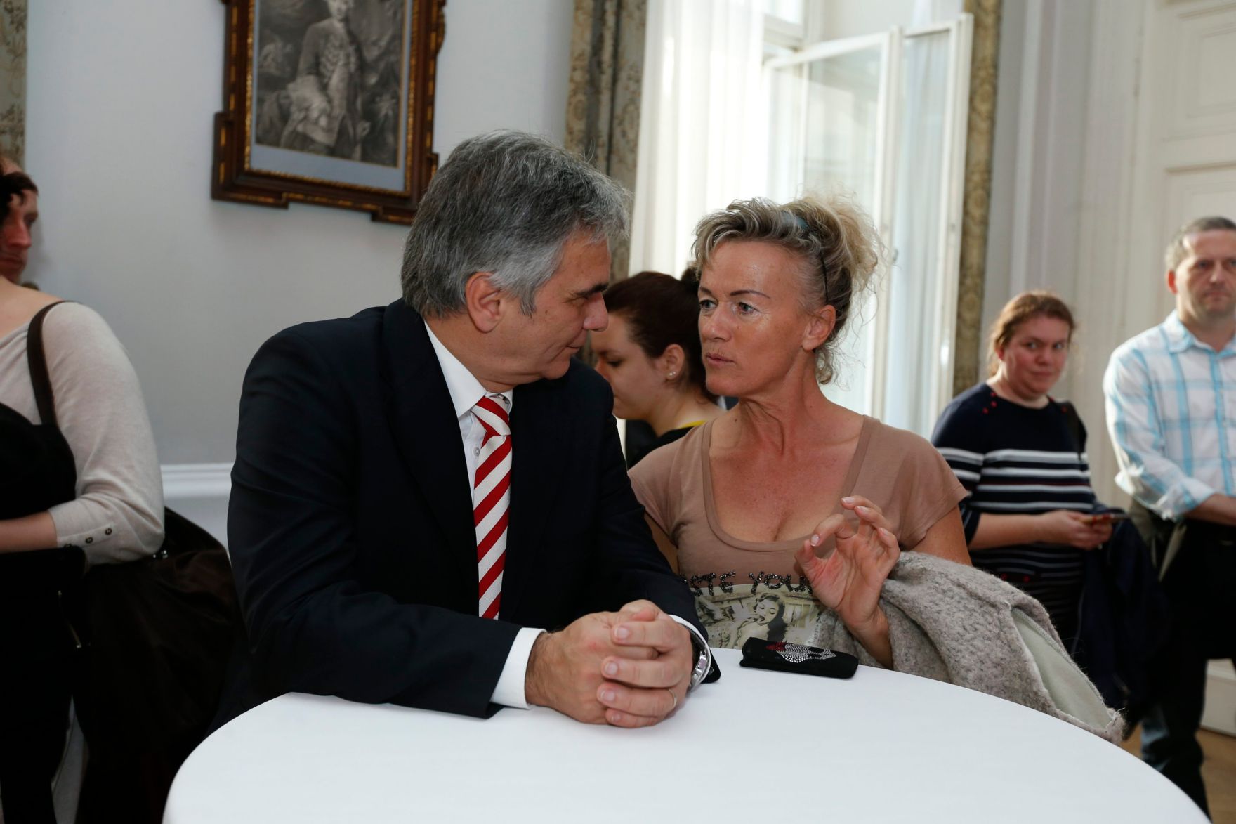 Am 26. Oktober 2013 empfing Bundeskanzler Werner Faymann im Rahmen des Nationalfeiertages Besucherinnen und Besucher im Bundeskanzleramt.
