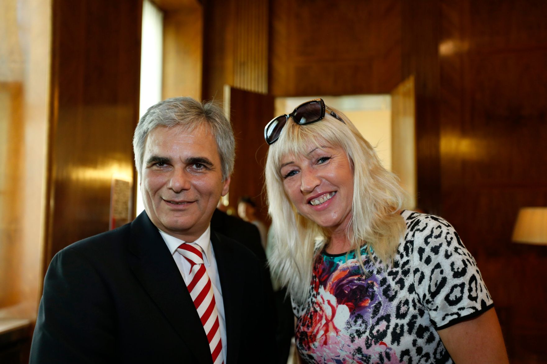 Am 26. Oktober 2013 empfing Bundeskanzler Werner Faymann im Rahmen des Nationalfeiertages Besucherinnen und Besucher im Bundeskanzleramt.
