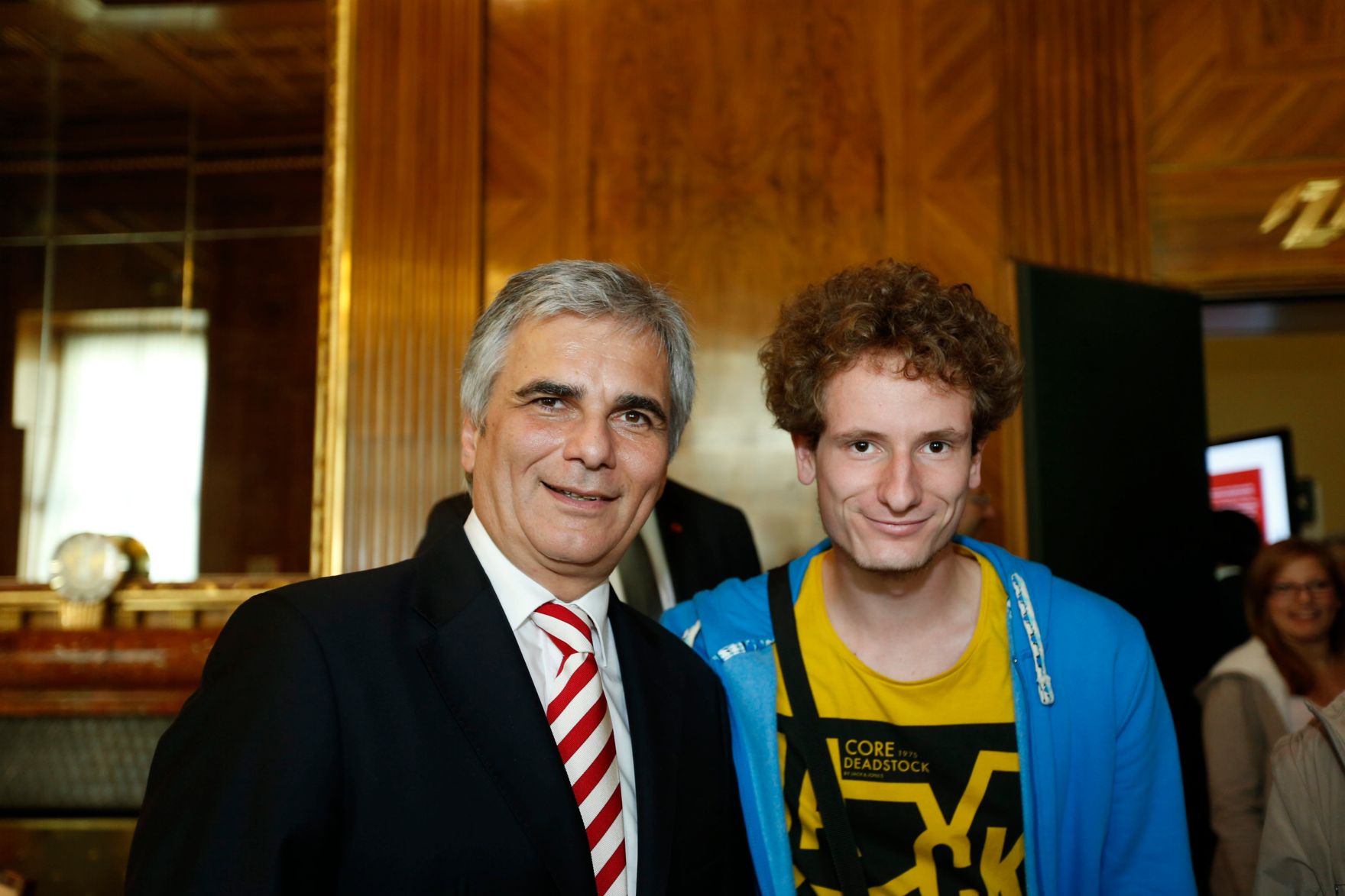 Am 26. Oktober 2013 empfing Bundeskanzler Werner Faymann im Rahmen des Nationalfeiertages Besucherinnen und Besucher im Bundeskanzleramt.
