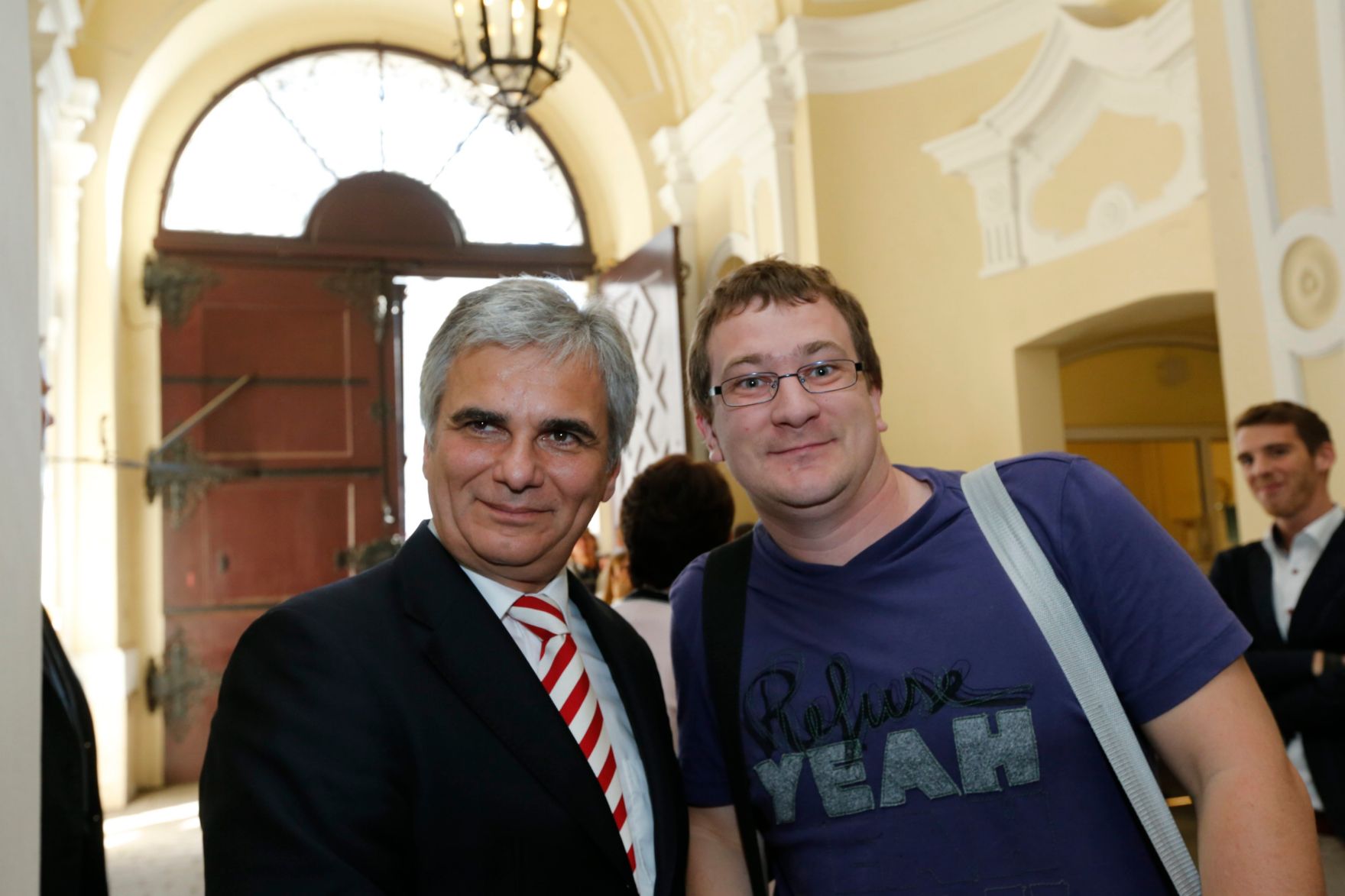 Am 26. Oktober 2013 empfing Bundeskanzler Werner Faymann im Rahmen des Nationalfeiertages Besucherinnen und Besucher im Bundeskanzleramt.