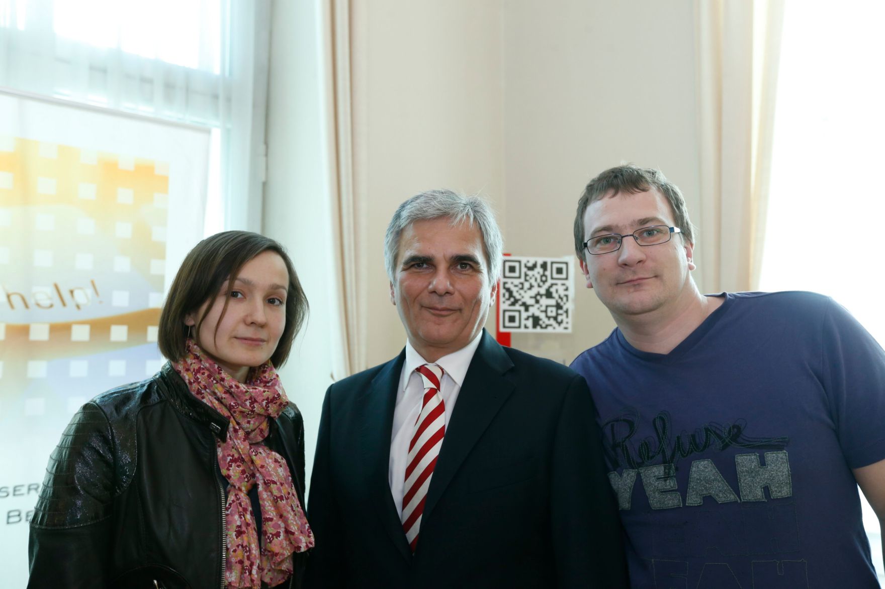 Am 26. Oktober 2013 empfing Bundeskanzler Werner Faymann im Rahmen des Nationalfeiertages Besucherinnen und Besucher im Bundeskanzleramt.