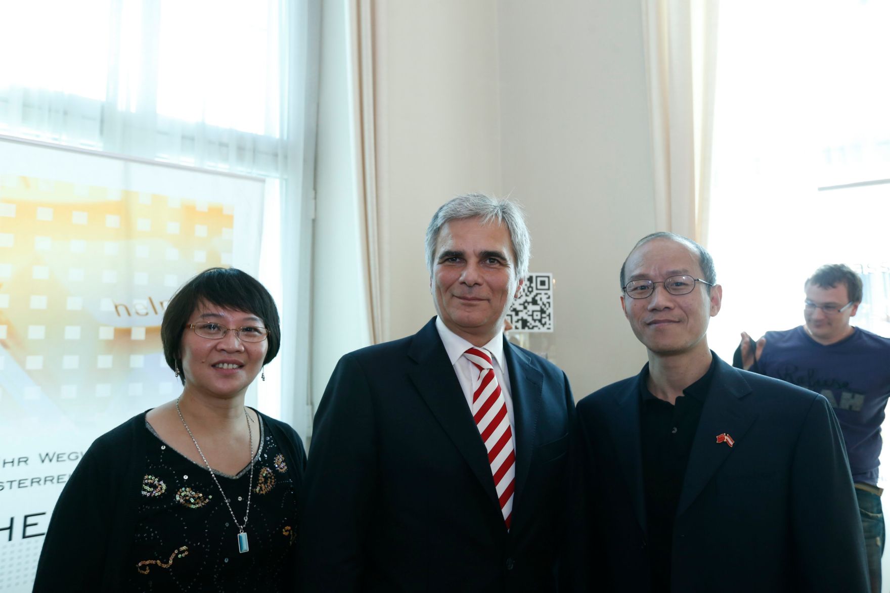 Am 26. Oktober 2013 empfing Bundeskanzler Werner Faymann im Rahmen des Nationalfeiertages Besucherinnen und Besucher im Bundeskanzleramt.