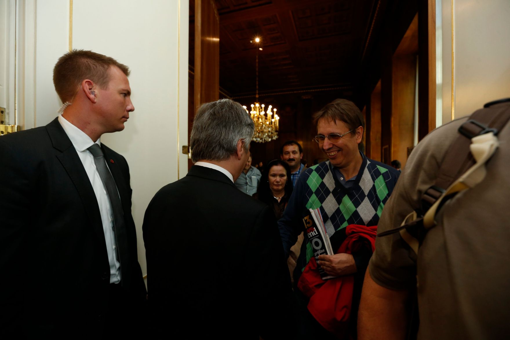Am 26. Oktober 2013 empfing Bundeskanzler Werner Faymann im Rahmen des Nationalfeiertages Besucherinnen und Besucher im Bundeskanzleramt.