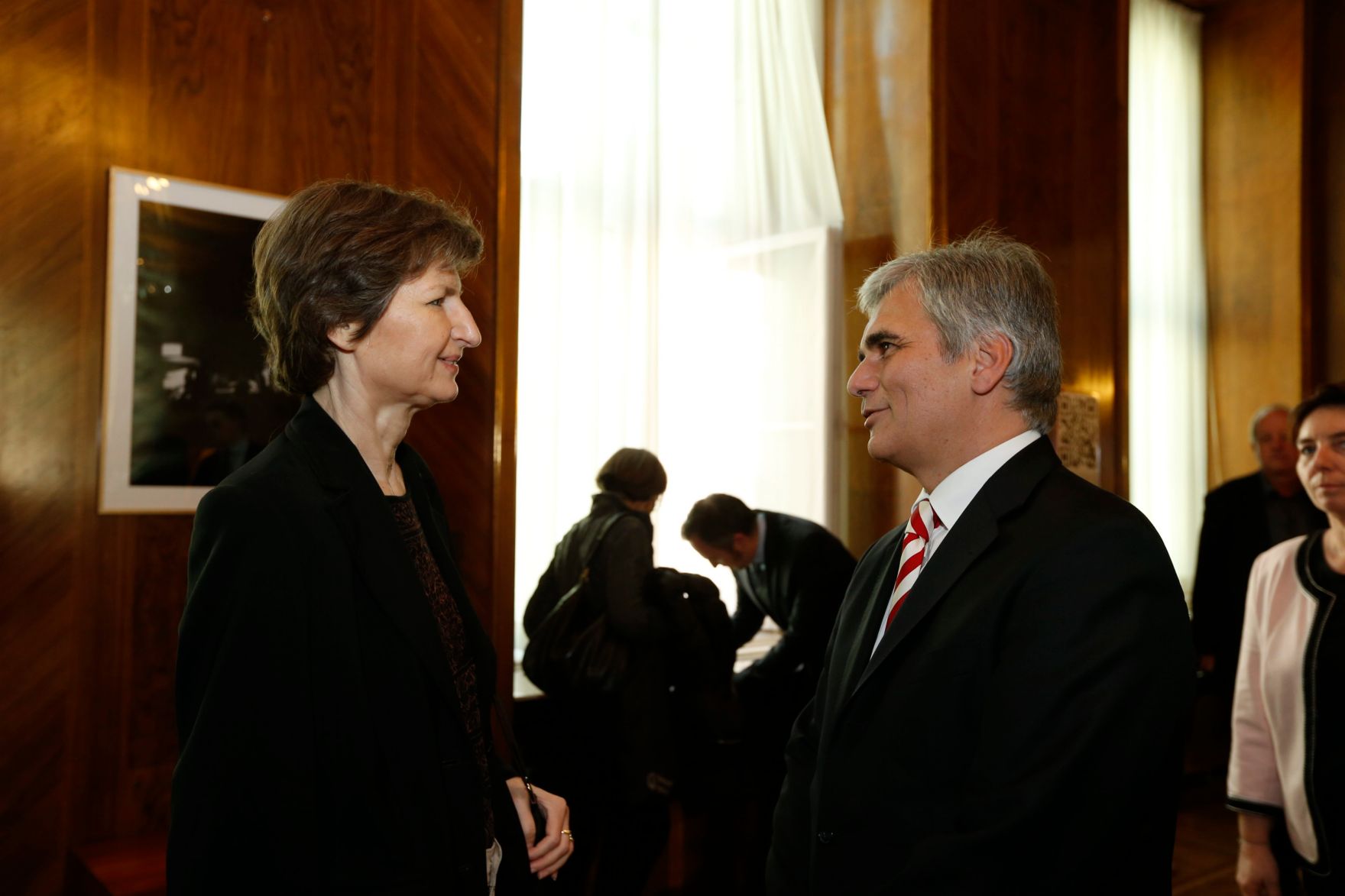 Am 26. Oktober 2013 empfing Bundeskanzler Werner Faymann im Rahmen des Nationalfeiertages Besucherinnen und Besucher im Bundeskanzleramt.