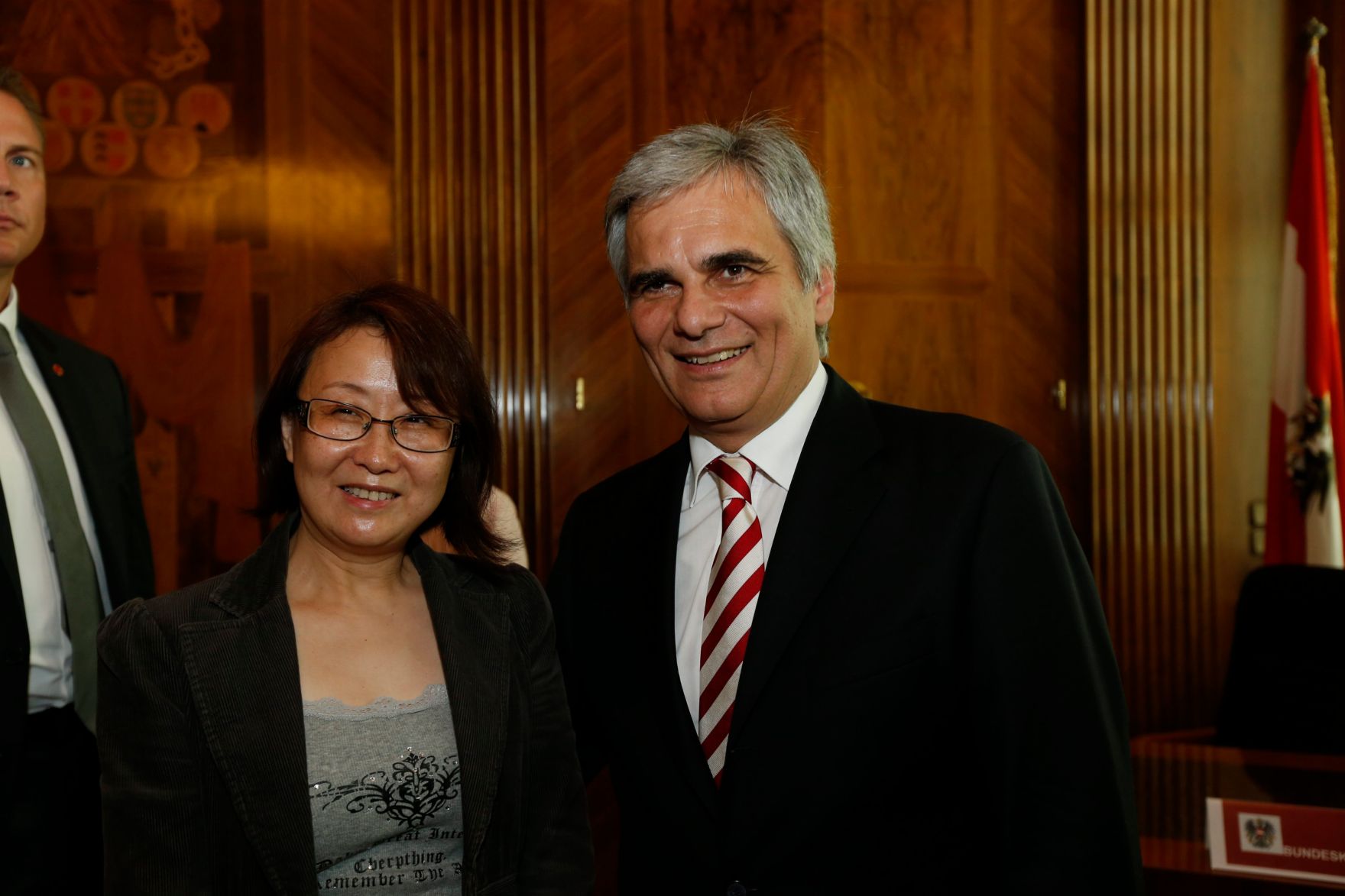 Am 26. Oktober 2013 empfing Bundeskanzler Werner Faymann im Rahmen des Nationalfeiertages Besucherinnen und Besucher im Bundeskanzleramt.