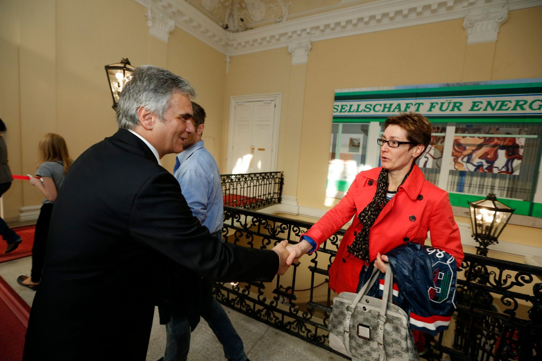 Am 26. Oktober 2013 empfing Bundeskanzler Werner Faymann im Rahmen des Nationalfeiertages Besucherinnen und Besucher im Bundeskanzleramt.