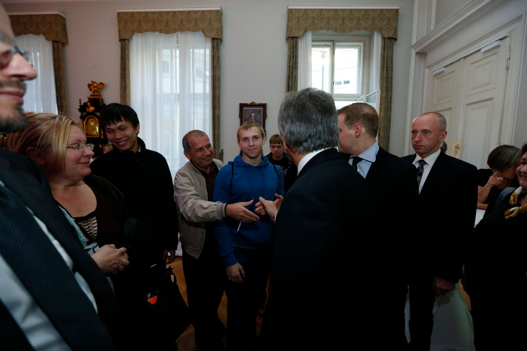 Am 26. Oktober 2013 empfing Bundeskanzler Werner Faymann im Rahmen des Nationalfeiertages Besucherinnen und Besucher im Bundeskanzleramt.