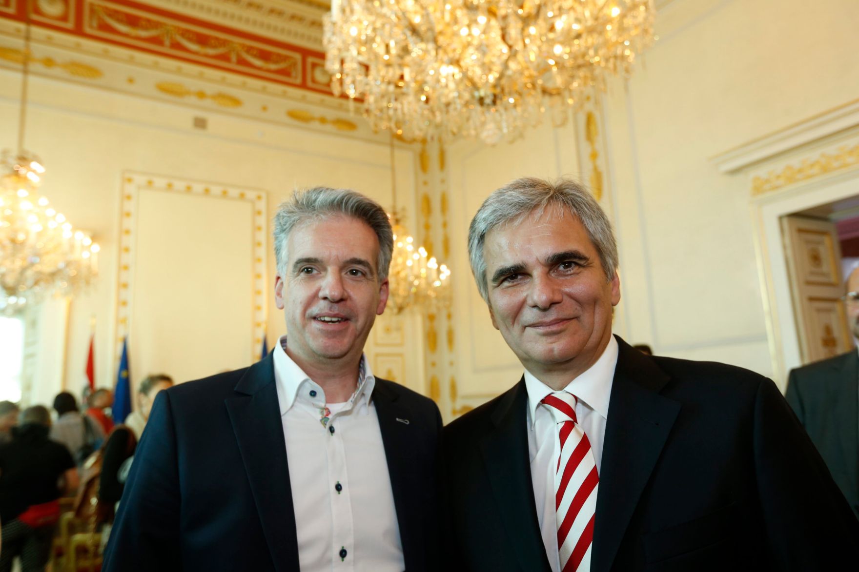Am 26. Oktober 2013 empfing Bundeskanzler Werner Faymann im Rahmen des Nationalfeiertages Besucherinnen und Besucher im Bundeskanzleramt.