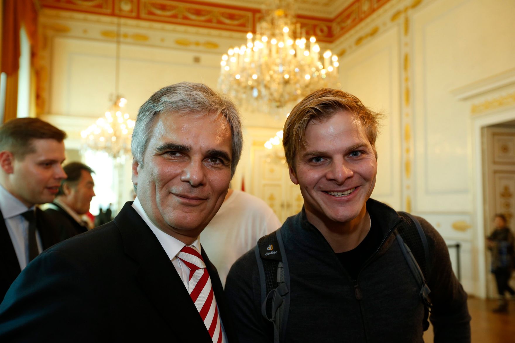 Am 26. Oktober 2013 empfing Bundeskanzler Werner Faymann im Rahmen des Nationalfeiertages Besucherinnen und Besucher im Bundeskanzleramt.