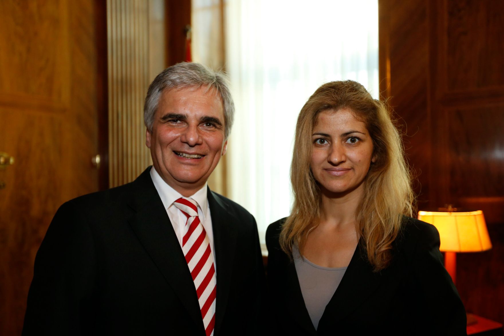 Am 26. Oktober 2013 empfing Bundeskanzler Werner Faymann im Rahmen des Nationalfeiertages Besucherinnen und Besucher im Bundeskanzleramt.