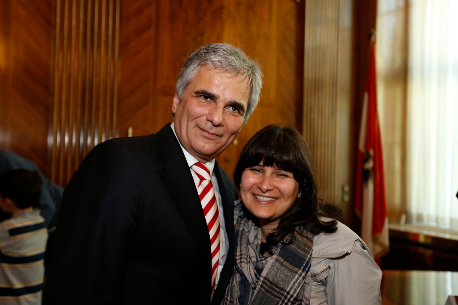 Am 26. Oktober 2013 empfing Bundeskanzler Werner Faymann im Rahmen des Nationalfeiertages Besucherinnen und Besucher im Bundeskanzleramt.