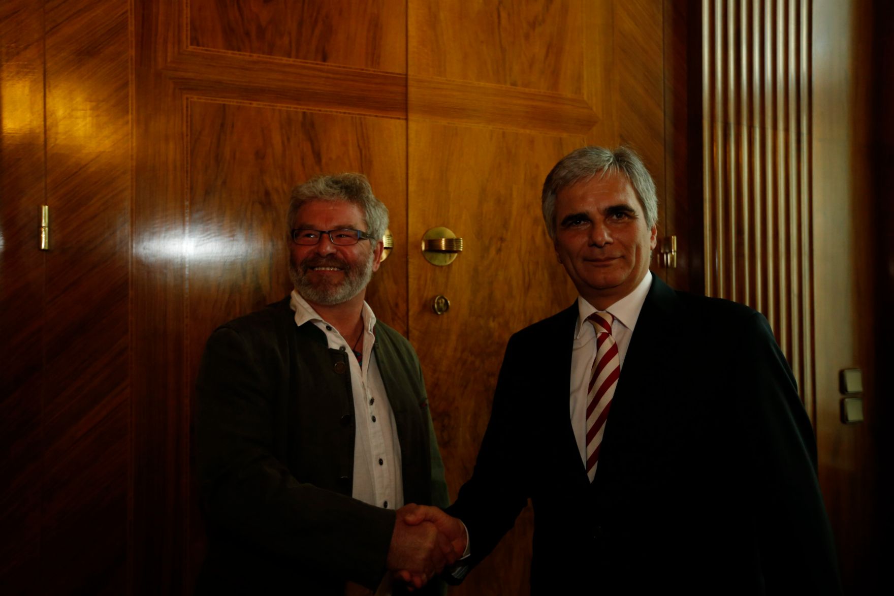 Am 26. Oktober 2013 empfing Bundeskanzler Werner Faymann im Rahmen des Nationalfeiertages Besucherinnen und Besucher im Bundeskanzleramt.
