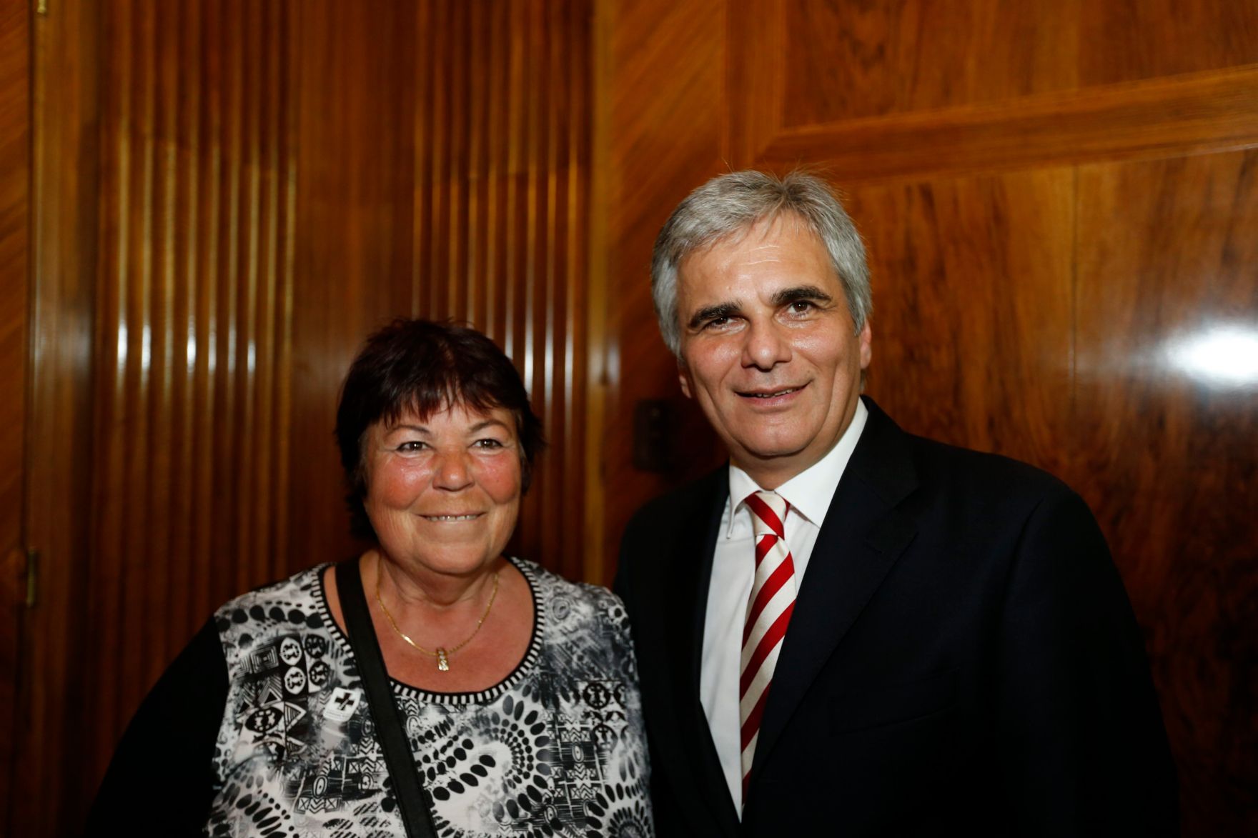 Am 26. Oktober 2013 empfing Bundeskanzler Werner Faymann im Rahmen des Nationalfeiertages Besucherinnen und Besucher im Bundeskanzleramt.