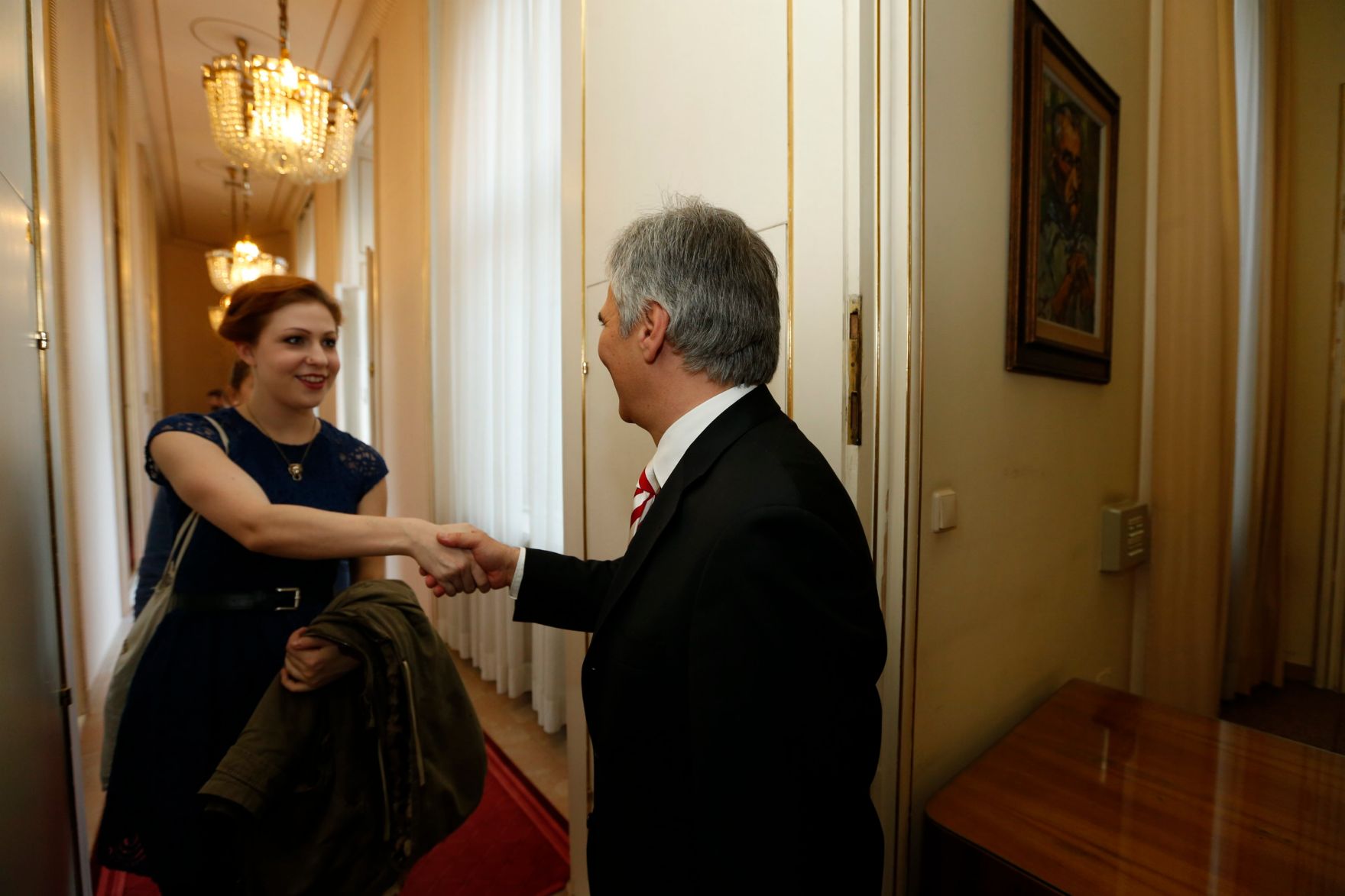 Am 26. Oktober 2013 empfing Bundeskanzler Werner Faymann im Rahmen des Nationalfeiertages Besucherinnen und Besucher im Bundeskanzleramt.